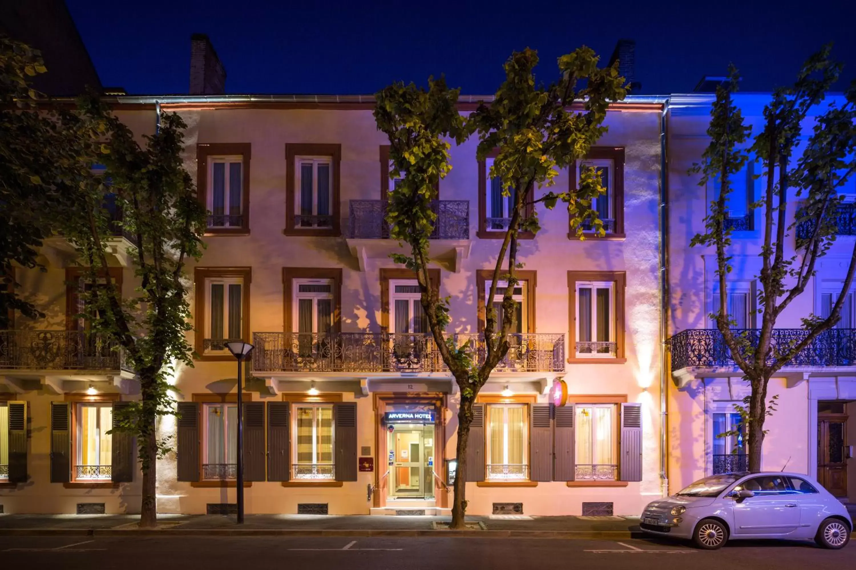 Facade/entrance, Property Building in Arverna Cit'Hotel Vichy