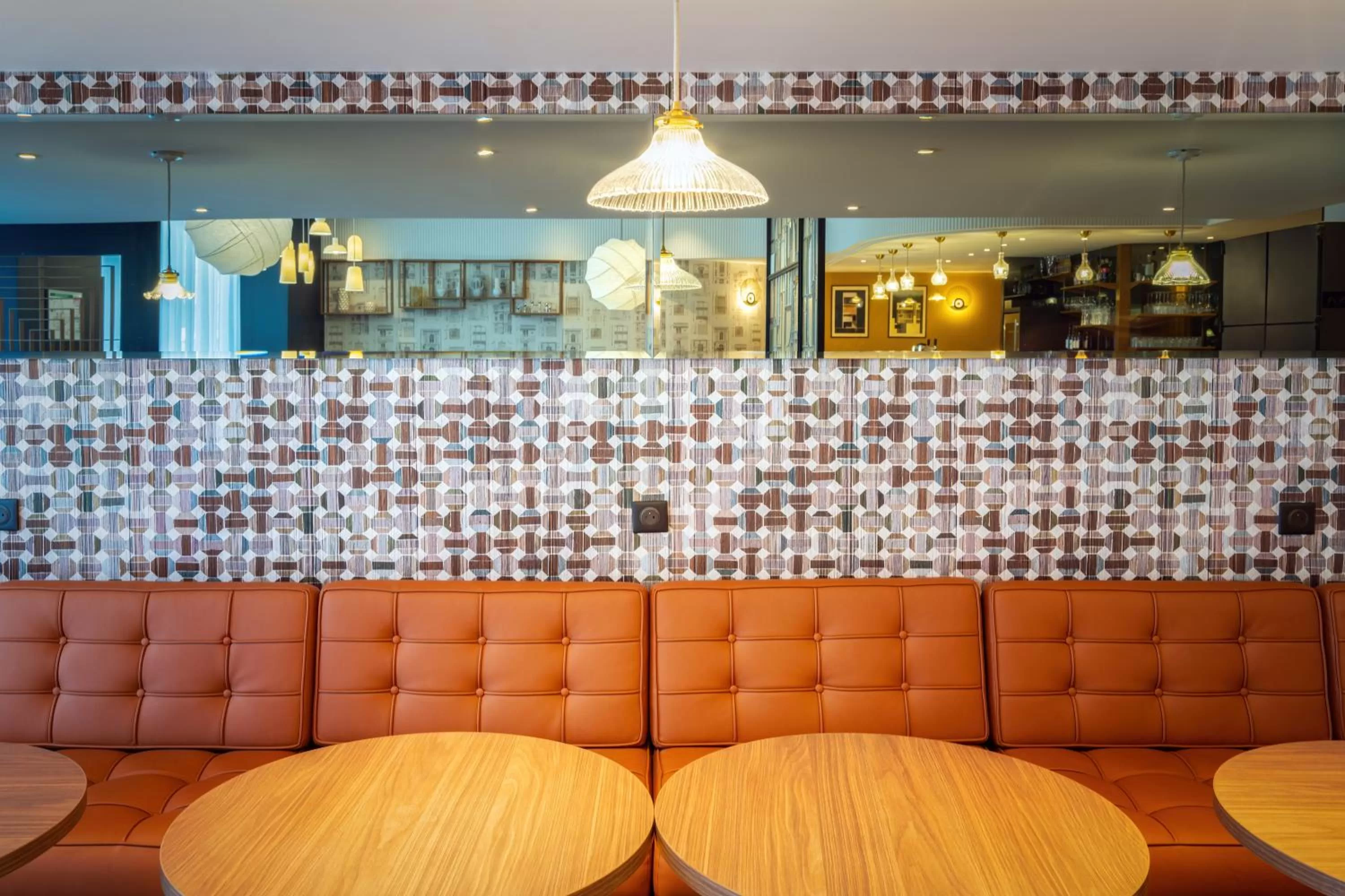 Lounge or bar in Le Splendid Hotel Lac D'Annecy - Handwritten Collection