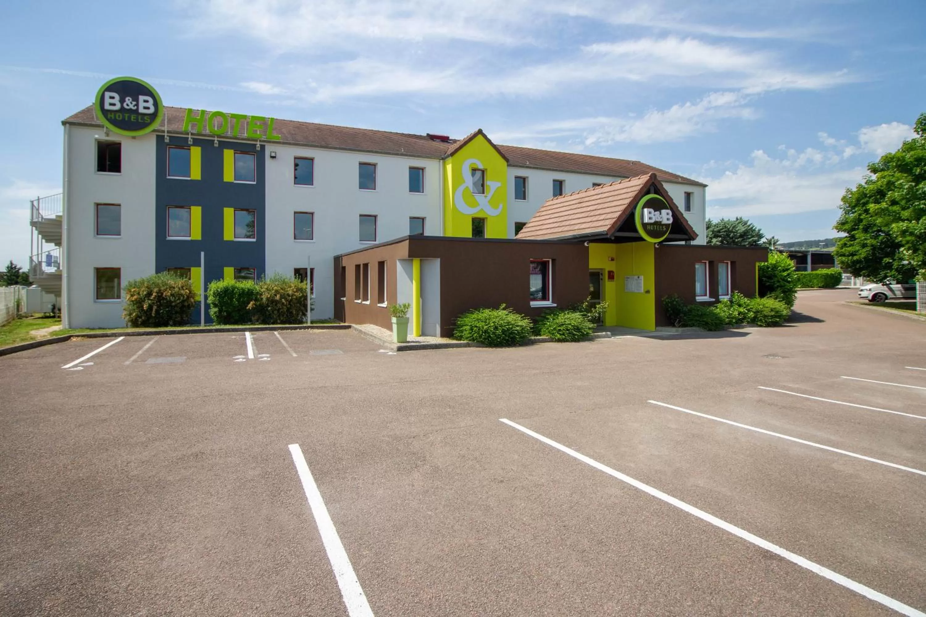 Facade/entrance in B&B HOTEL BEAUNE Nord