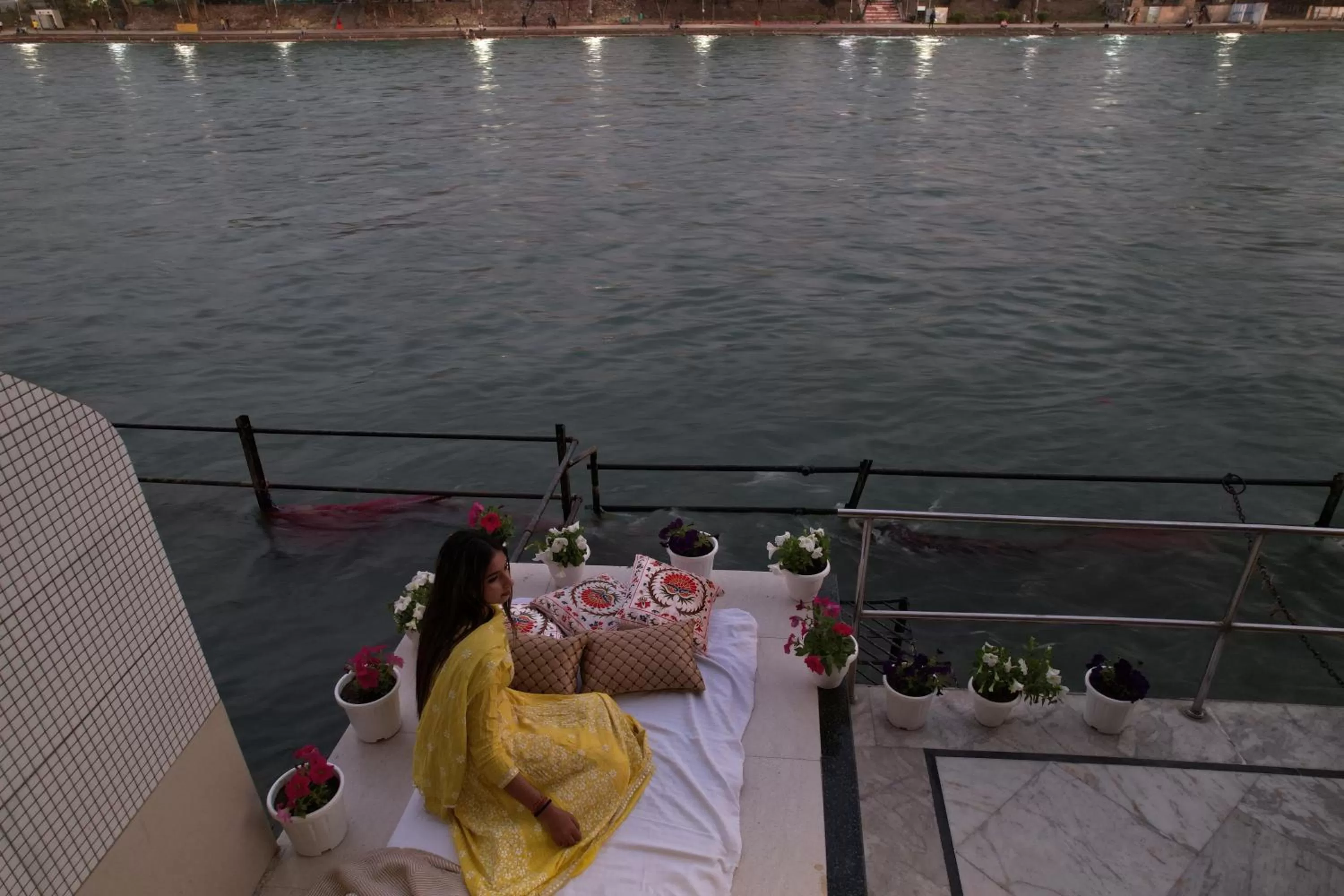 Night in Perfectstayz Premium Ganga Heights - Ganga View rooftop cafe