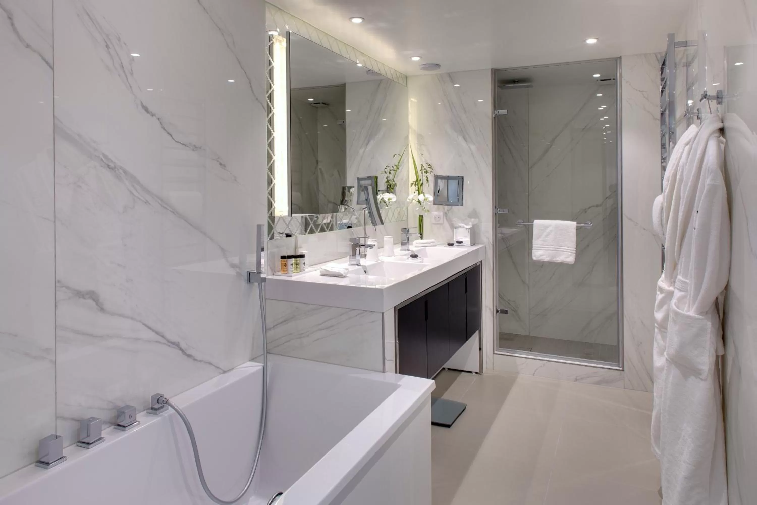 Bathroom in La Villa Haussmann