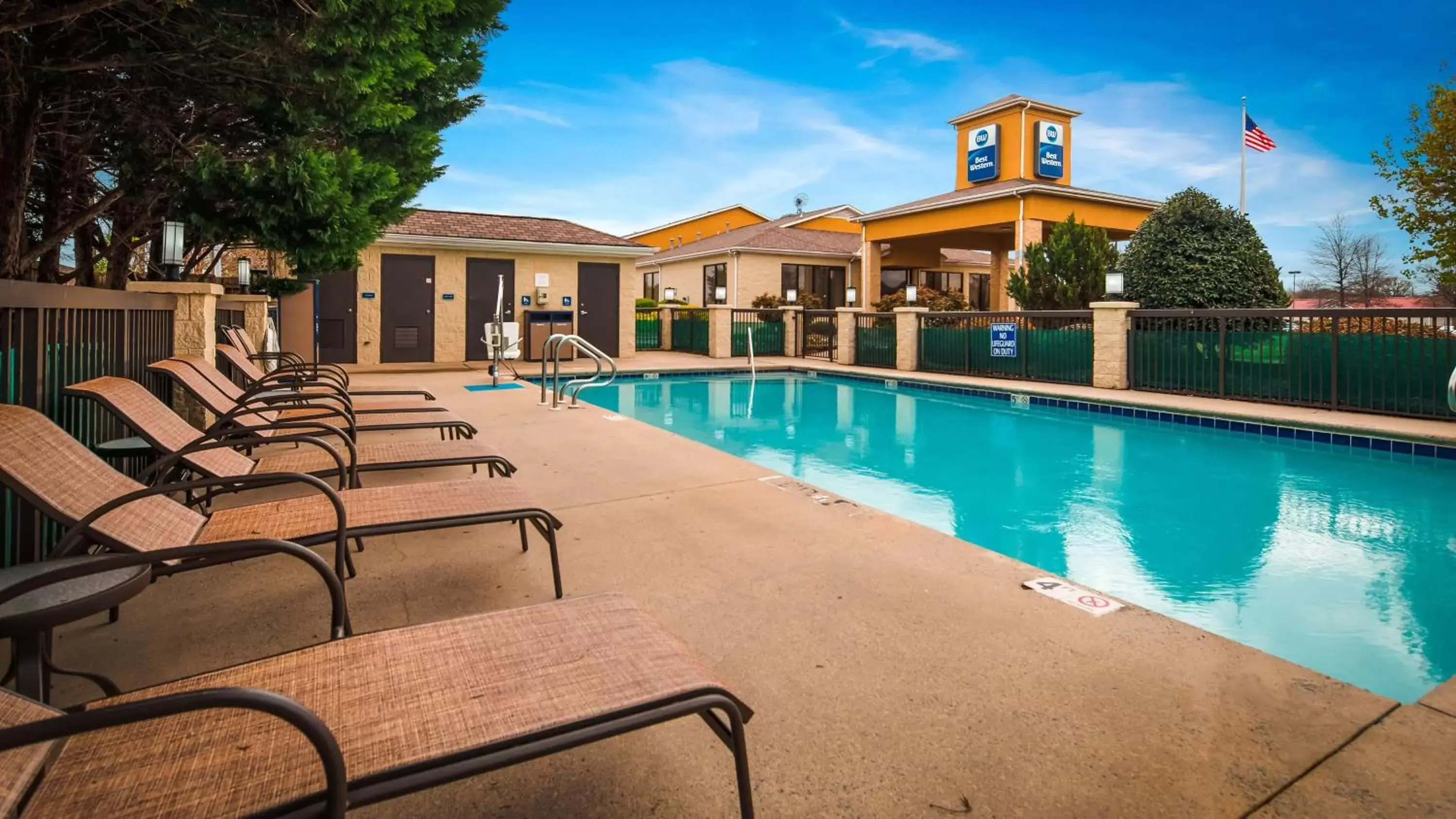 On site, Swimming Pool in Best Western Inn & Suites Monroe