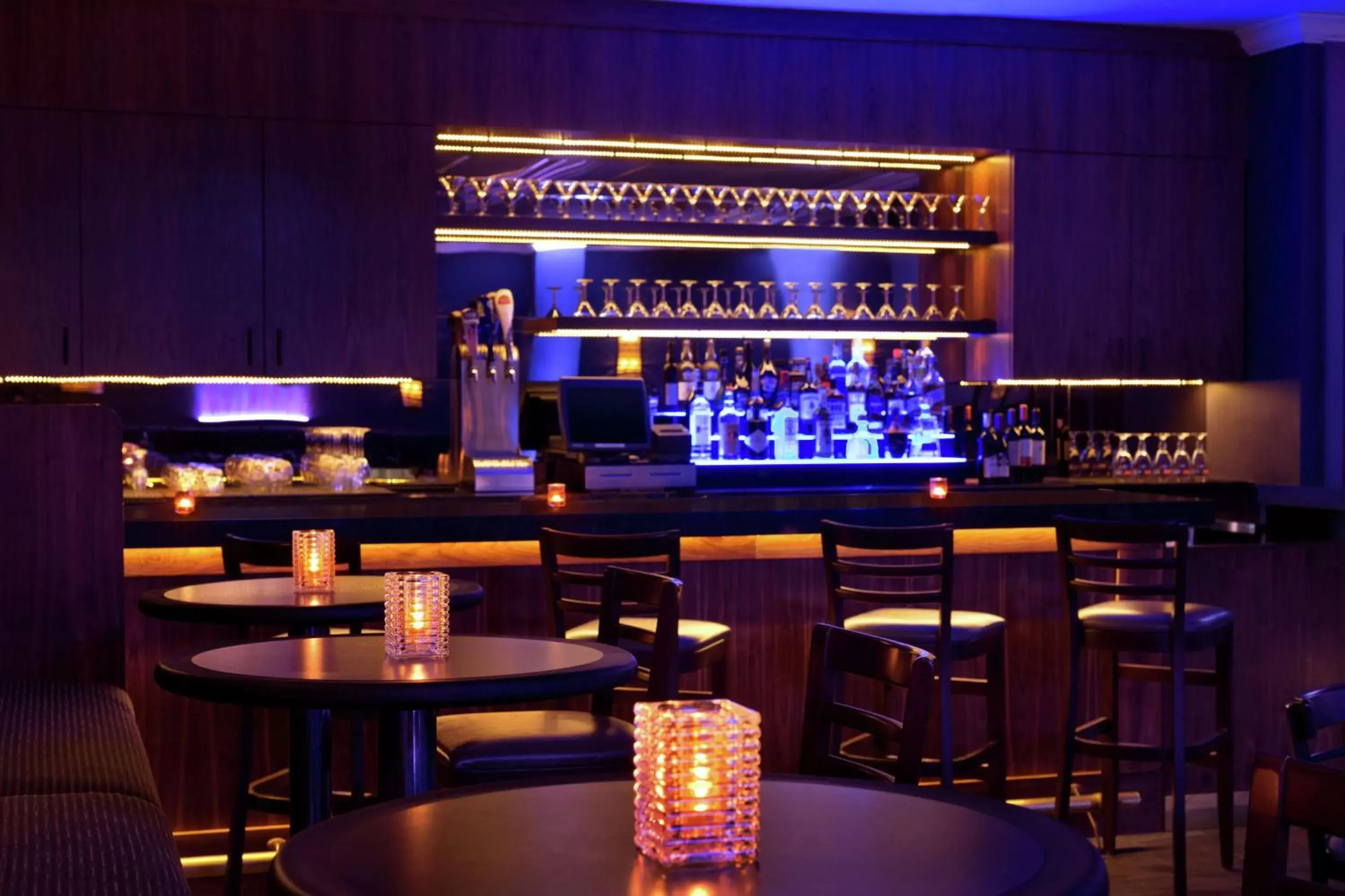 Lounge or bar, Lounge/Bar in DoubleTree Suites by Hilton Hotel Boston - Cambridge