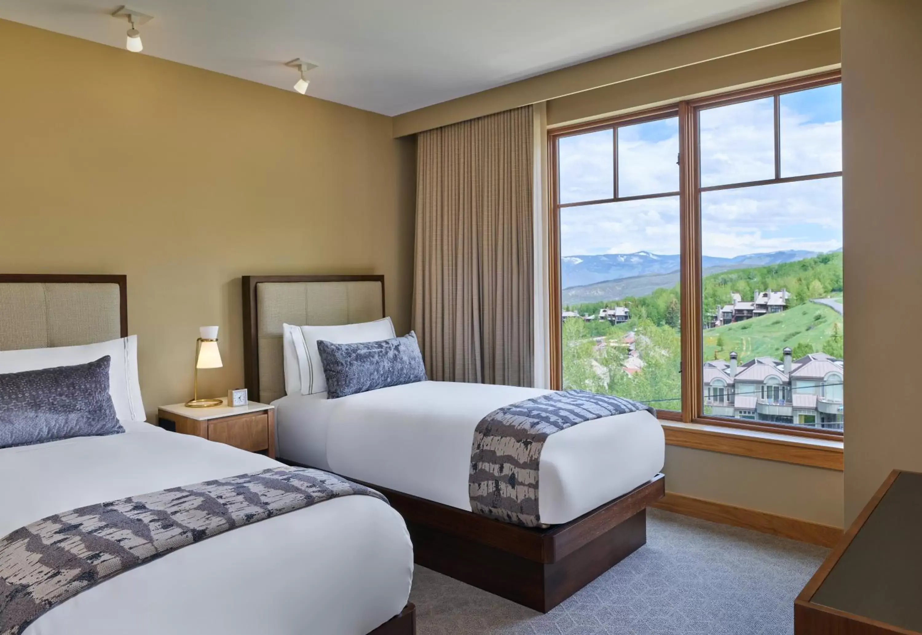 Photo of the whole room, Bed in Viceroy Snowmass