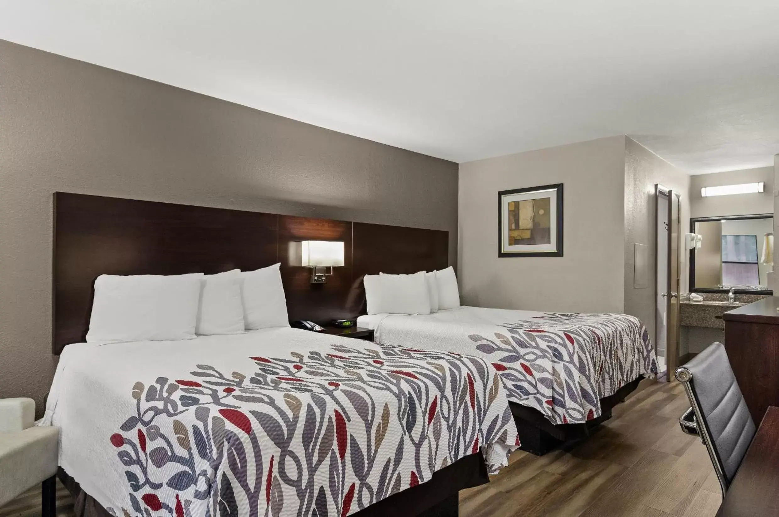 Guests, Bed in Red Roof Inn Baldwin Guests, Bed in Red Roof Inn Baldwin