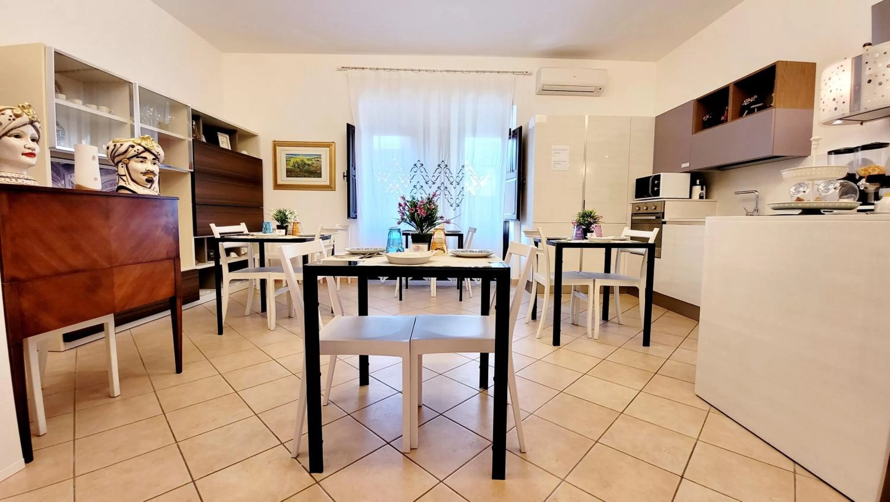 Kitchen or kitchenette in Melody Room