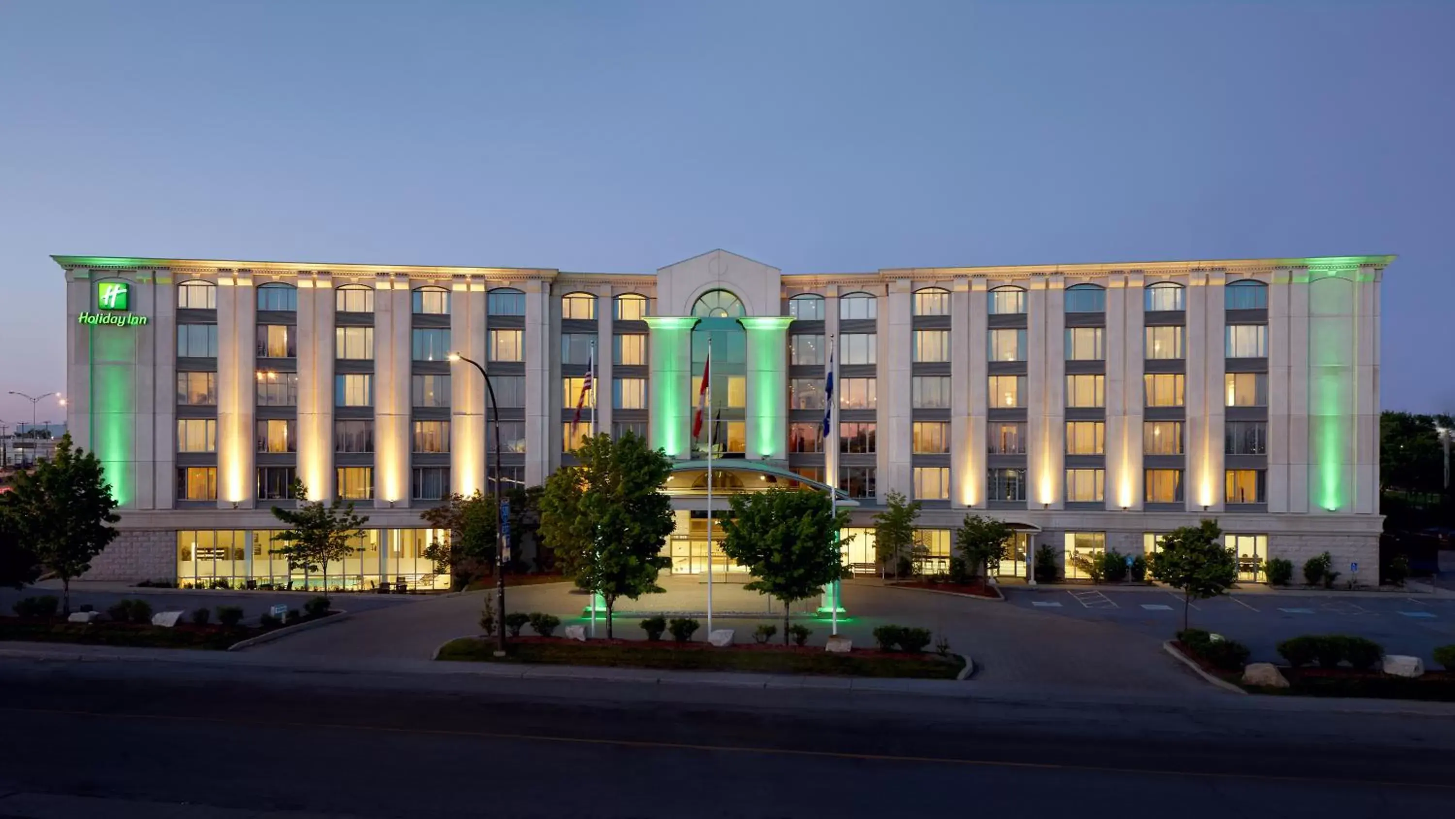 Facade/entrance, Property Building in Holiday Inn & Suites Montreal Airport