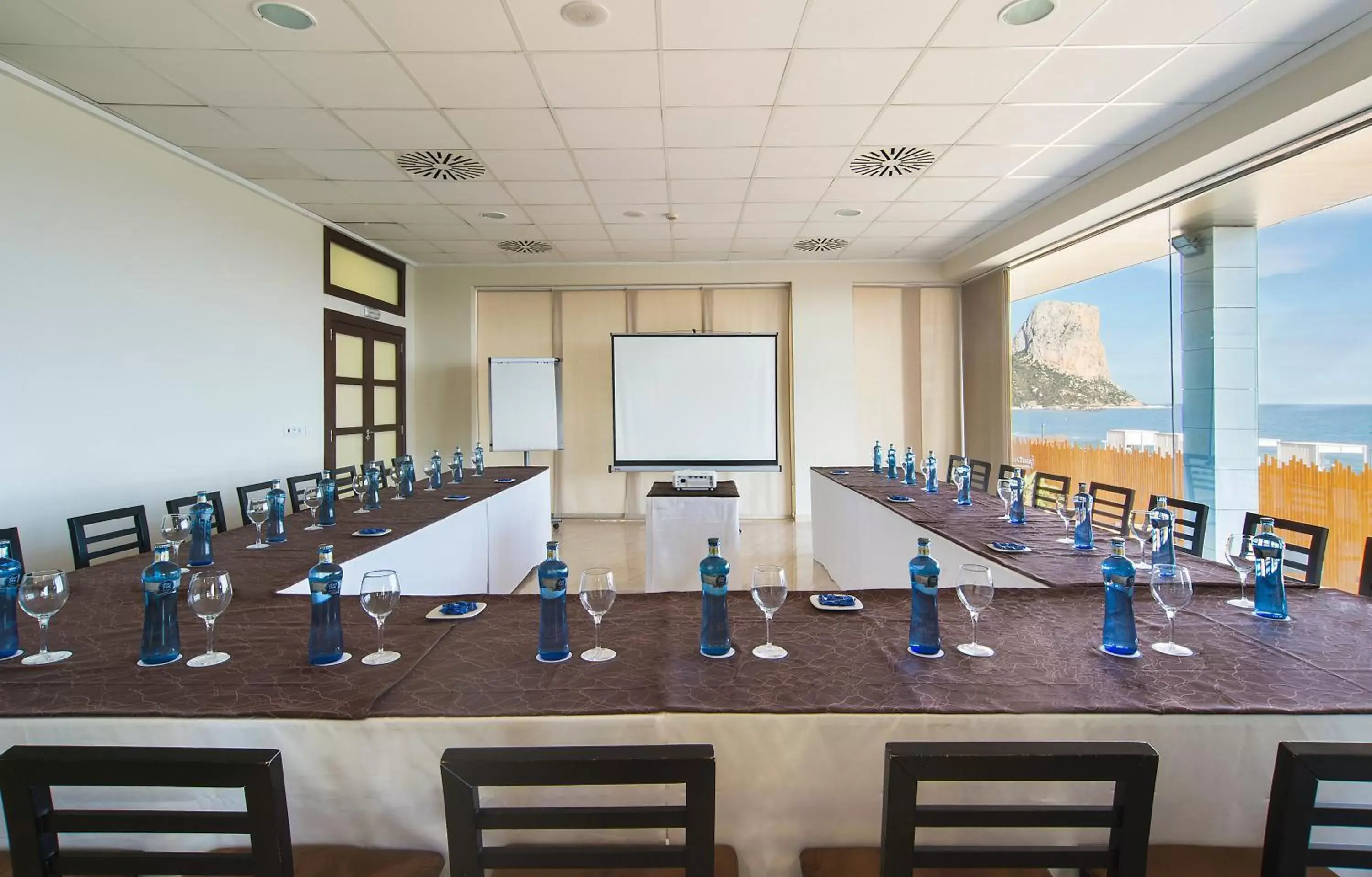 Meeting/conference room in Hotel Bahía Calpe by Pierre & Vacances