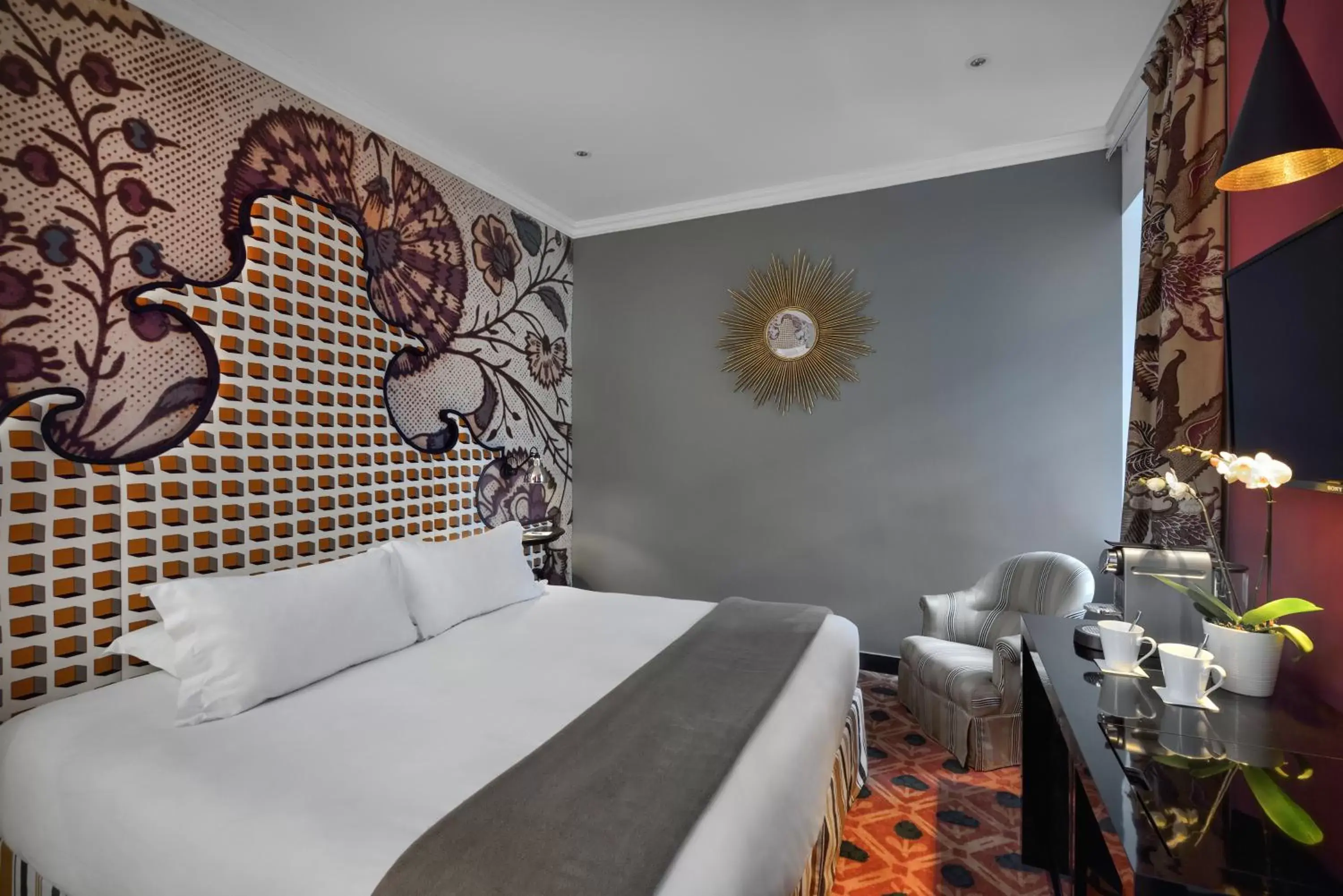 Bedroom, Bed in Hôtel & Spa Jules César Arles - MGallery Hotel Collection