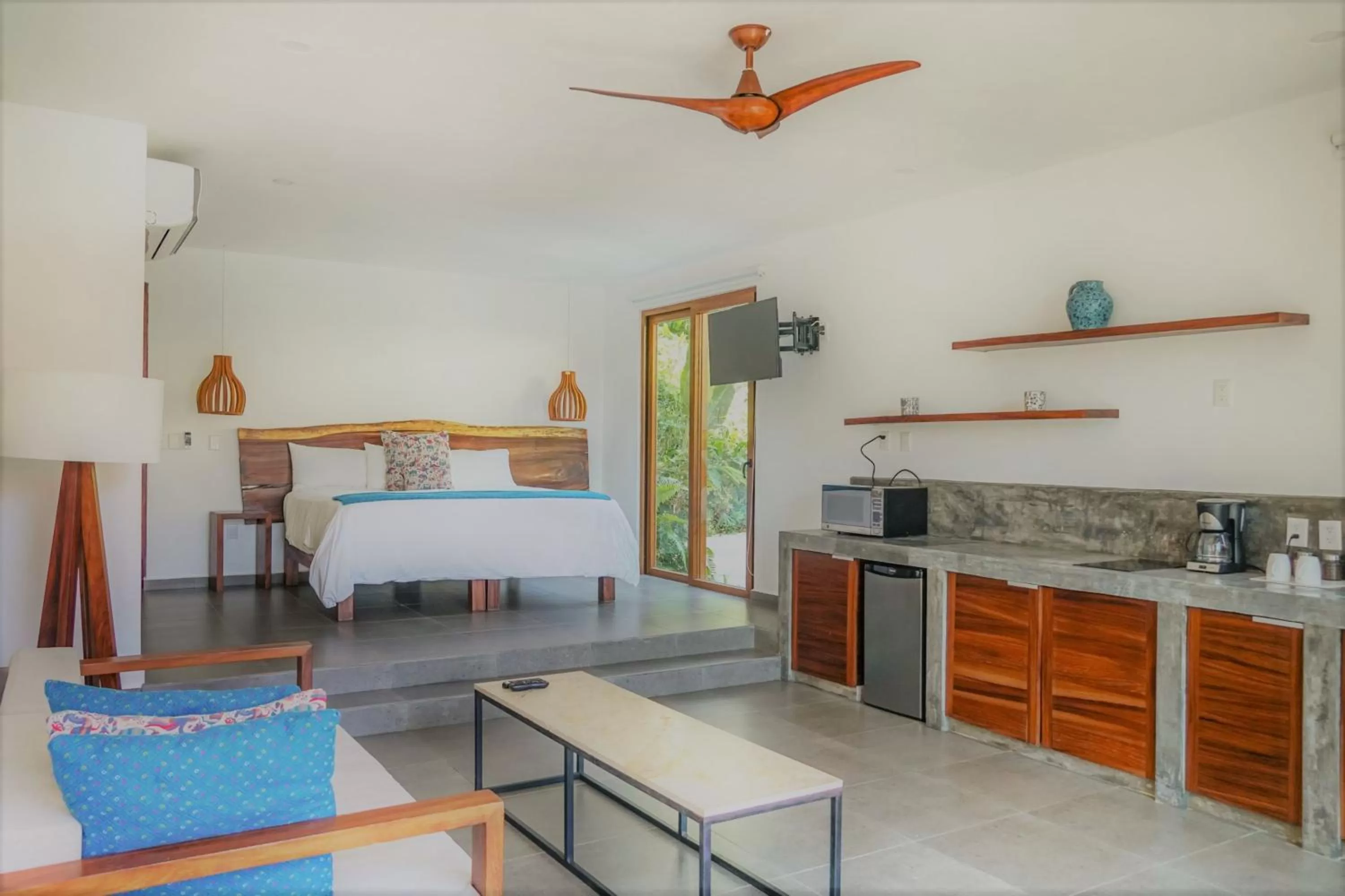 Photo of the whole room, Bed in Ysuri Sayulita - Beachfront Hotel