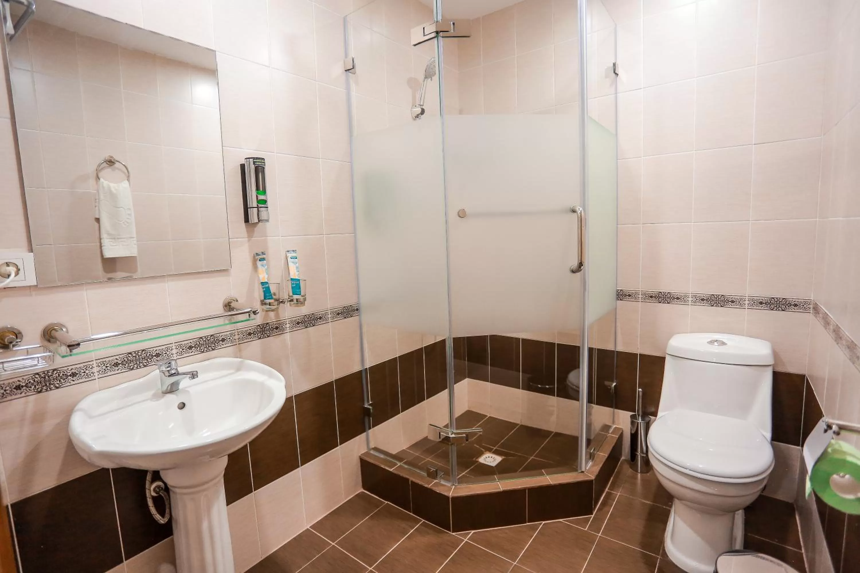 Shower in Sugdiyon Hotel