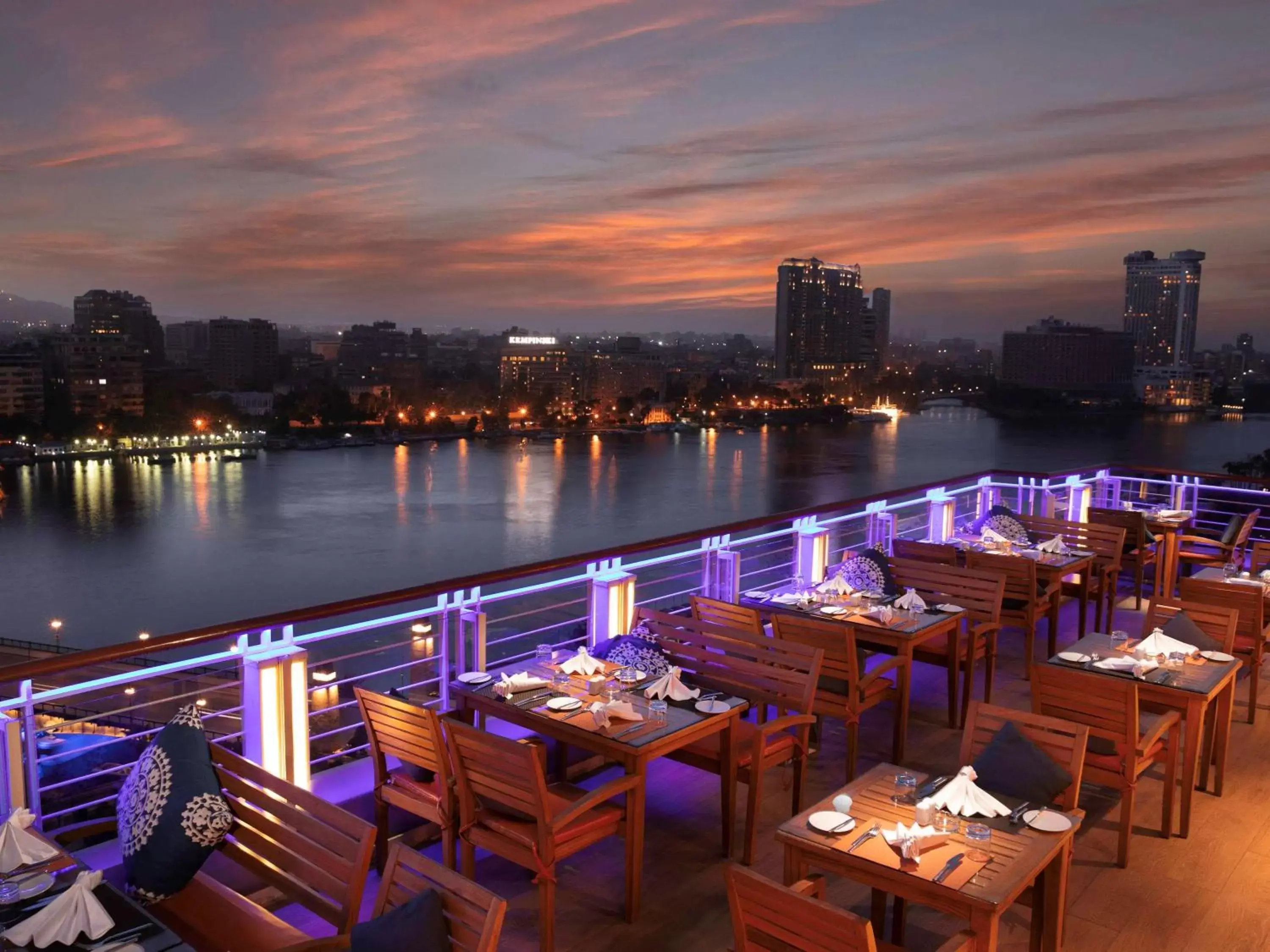 Restaurant/Places to Eat in Hotel Novotel Cairo El Borg