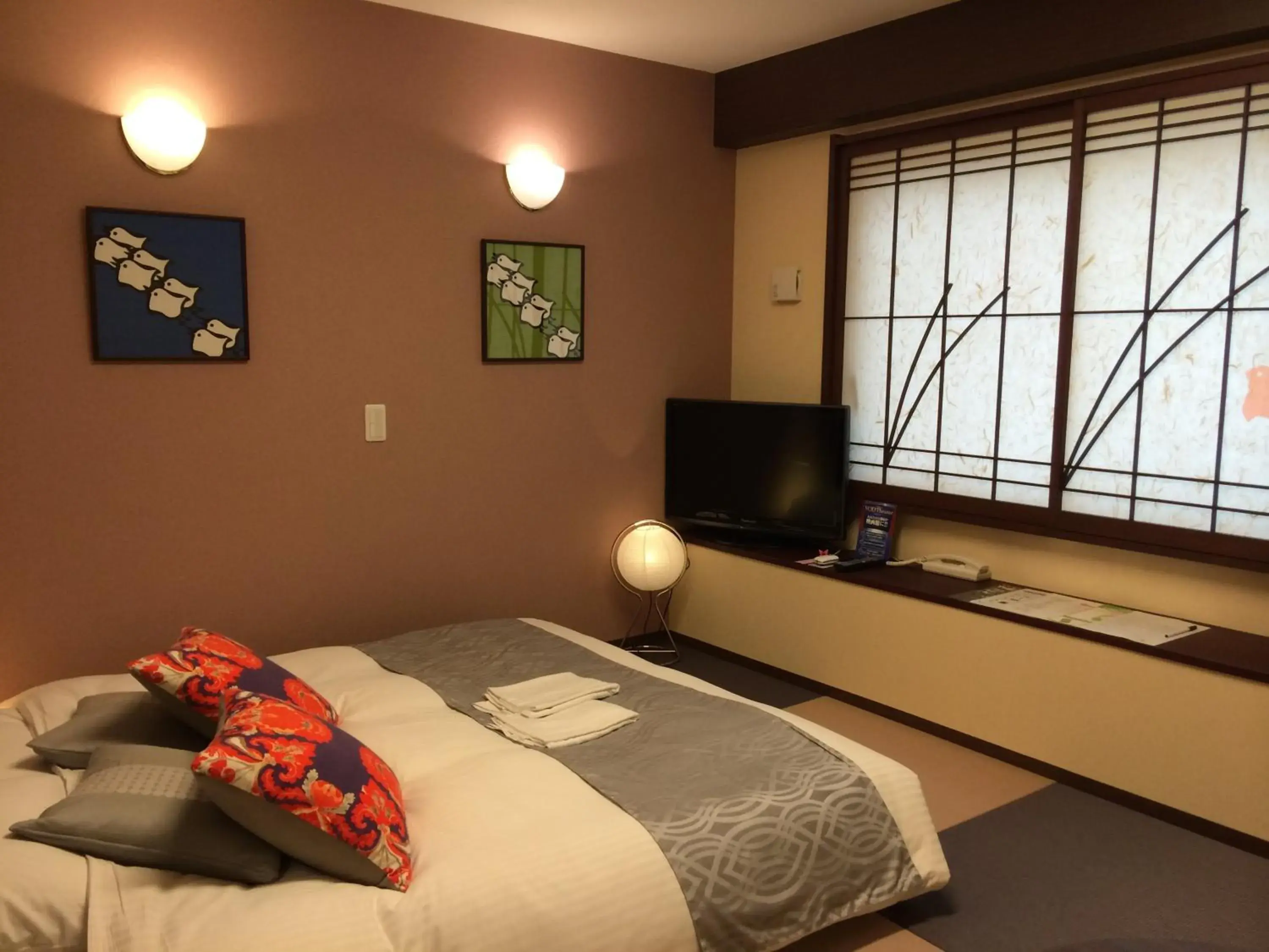 Bedroom, TV/Entertainment Center in Kyoto Hana Hotel