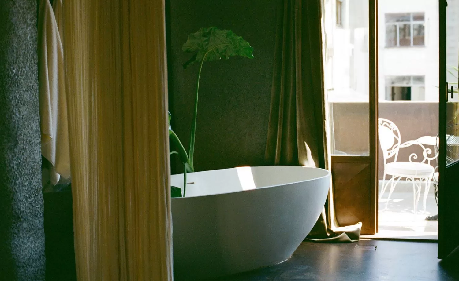 Bathroom in Mona Athens