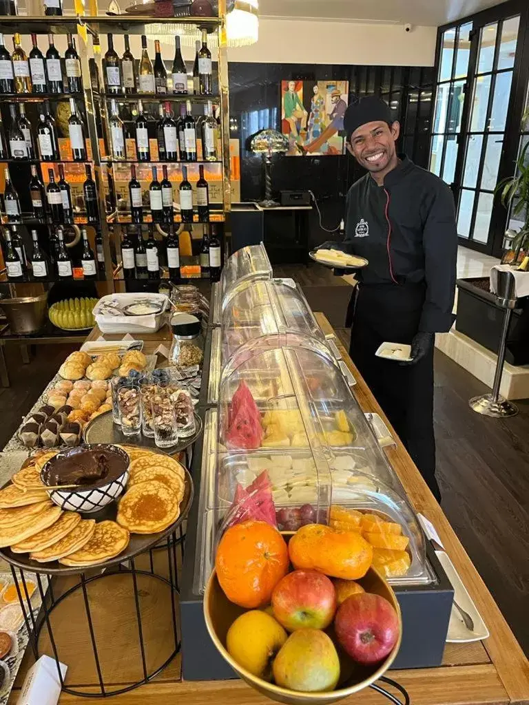 Buffet breakfast in Hotel República