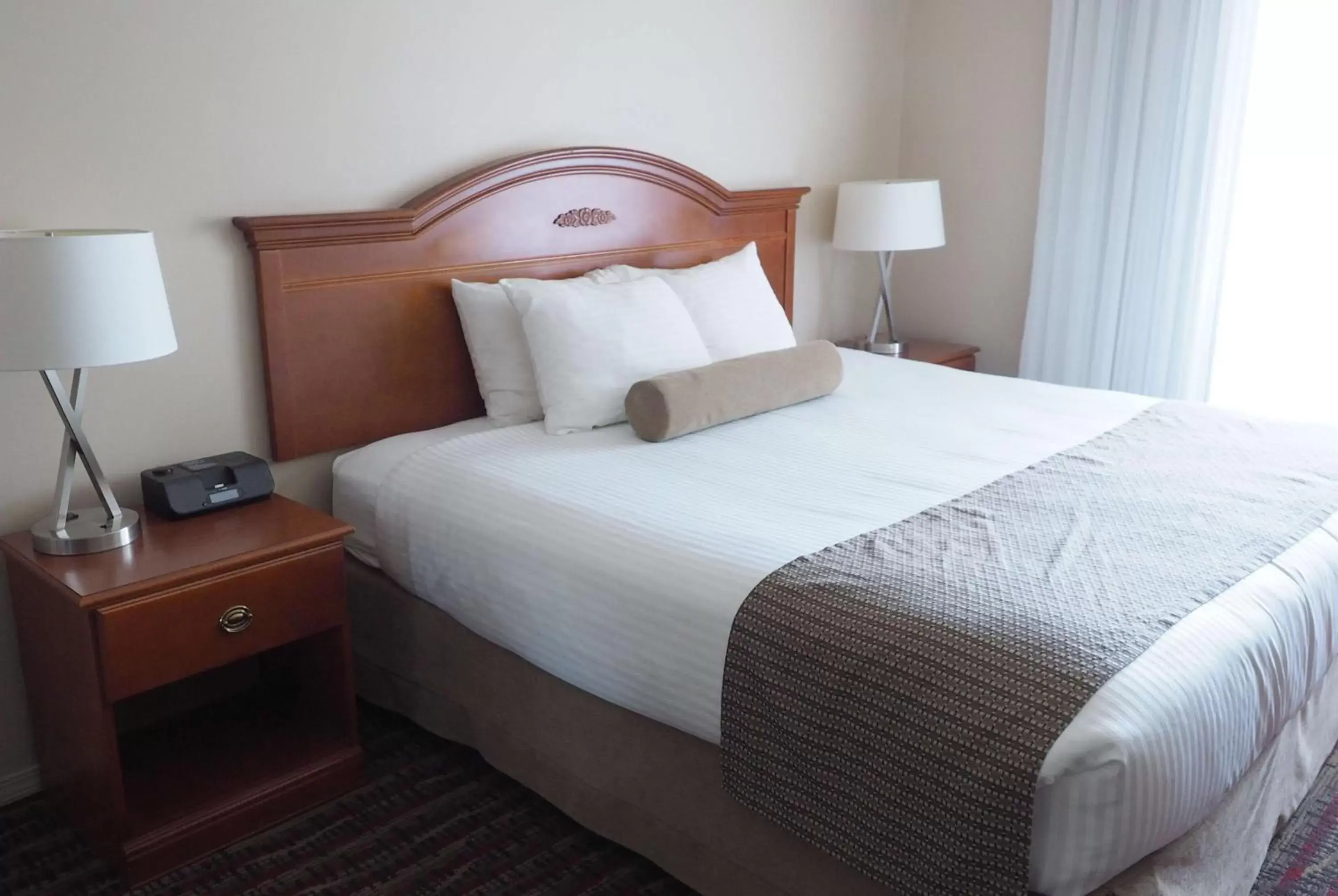 Photo of the whole room, Bed in Ramada by Wyndham Campbell River