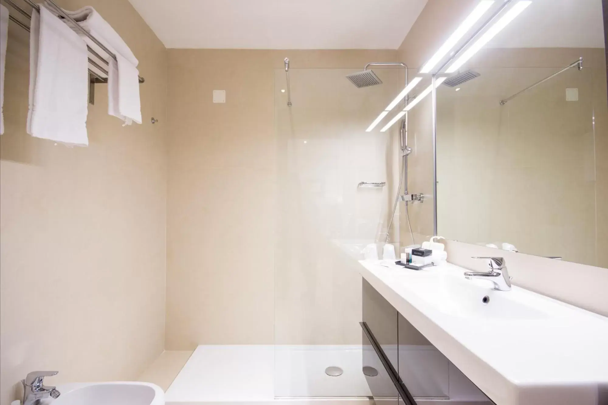 Shower, Bathroom in Best Western Modena District