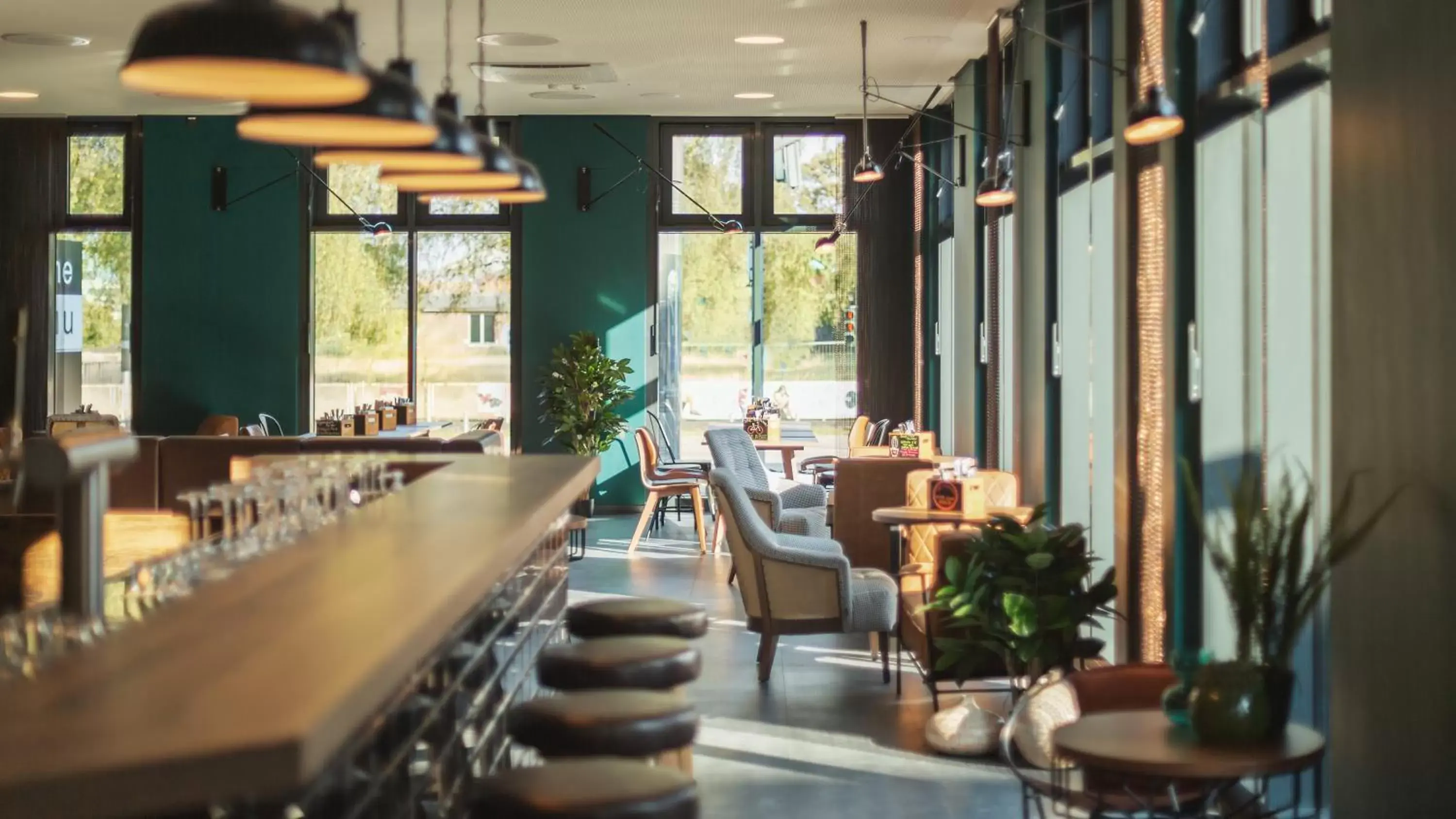 Lounge or bar in Holiday Inn - the niu, Bricks Hamburg Eppendorf by IHG Lounge or bar in Holiday Inn - the niu, Bricks Hamburg Eppendorf by IHG