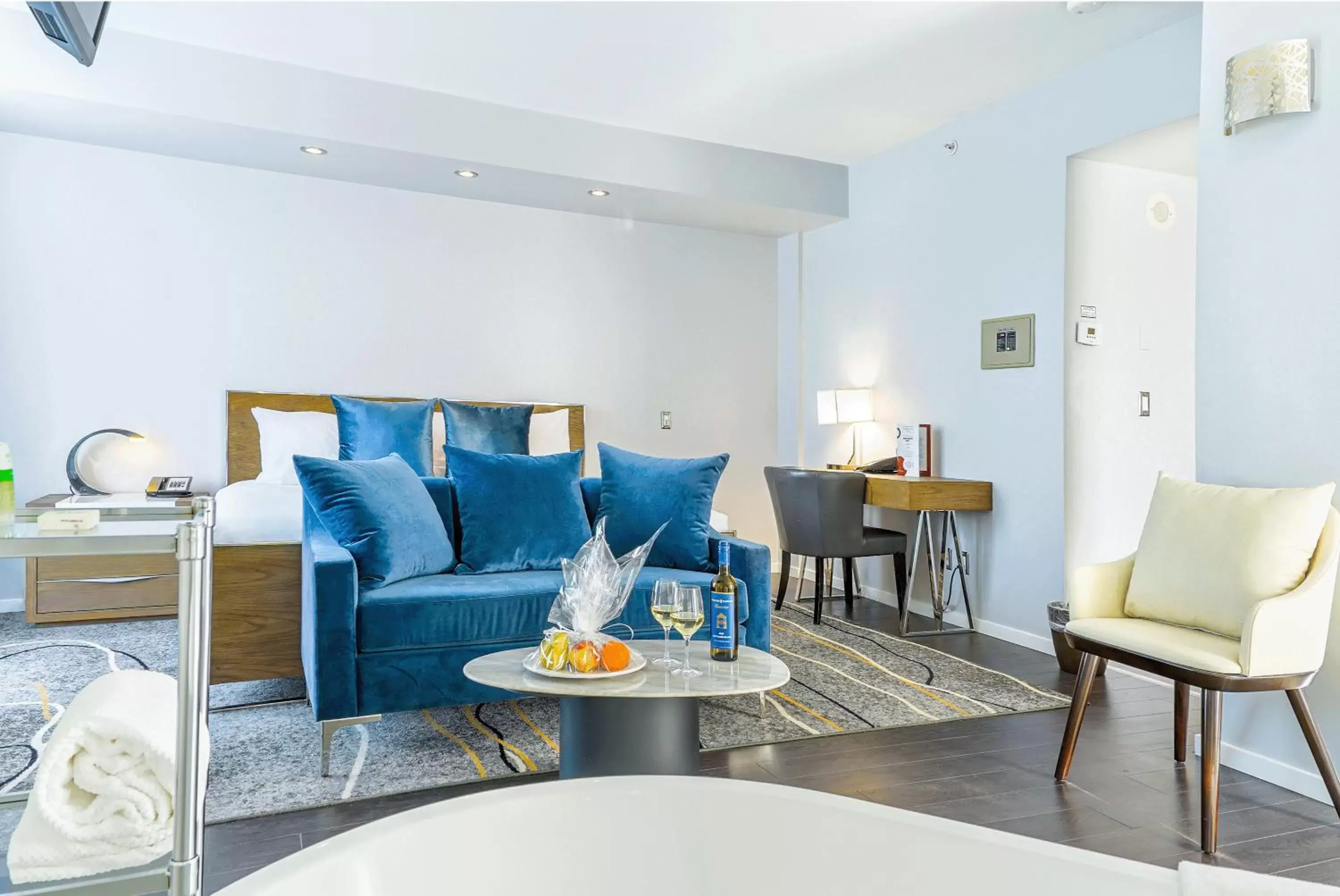 Seating Area in Executive Plaza Hotel & Conference Centre, Metro Vancouver