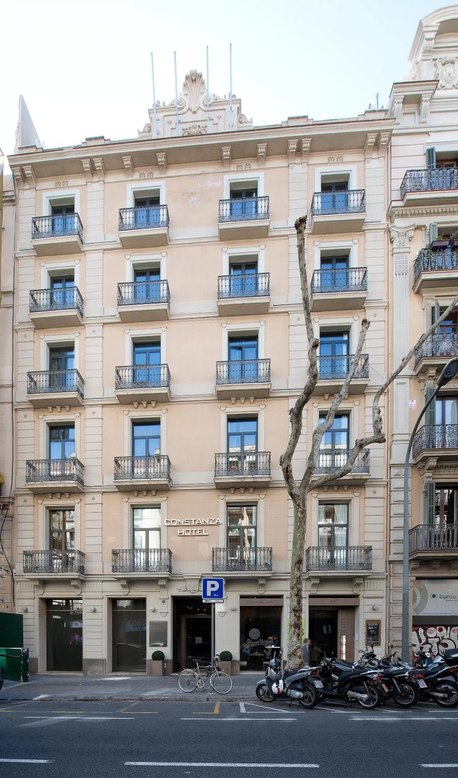 Facade/entrance in Hotel Constanza
