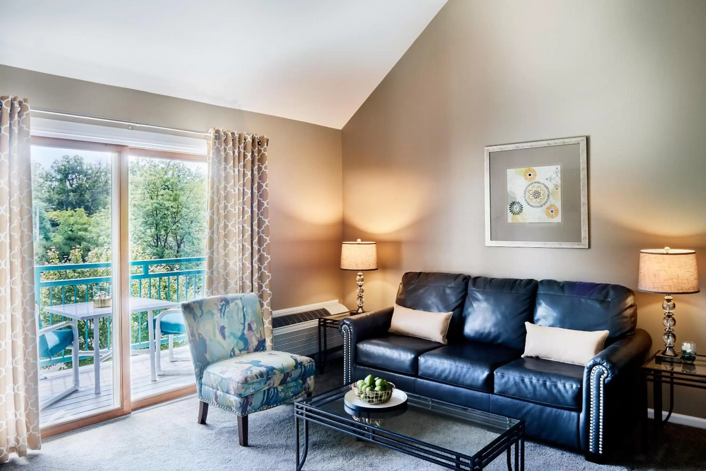 Living room, Seating Area in The Cove of Lake Geneva