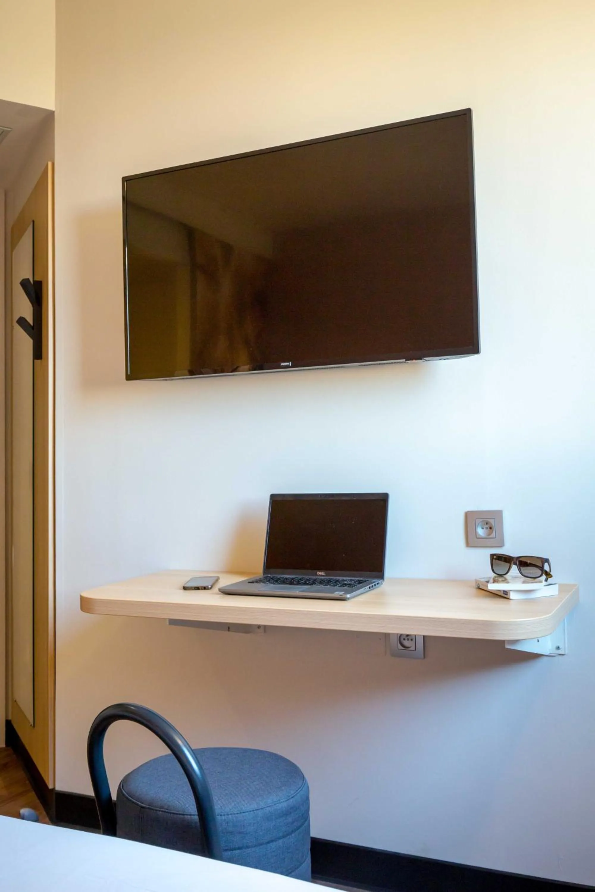 TV and multimedia in B&B HOTEL Marseille Centre La Timone