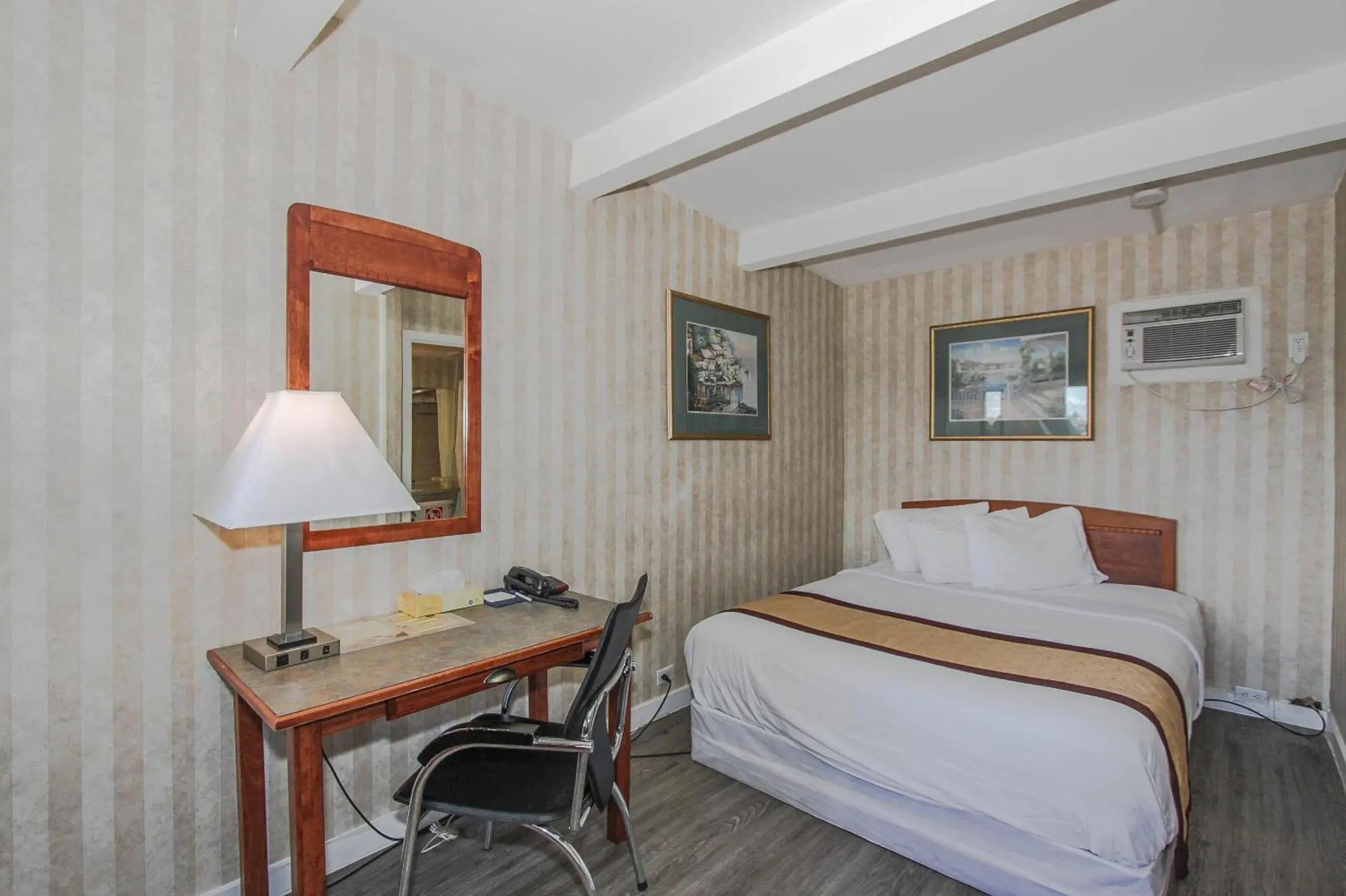 Bedroom, Bed in Canadas Best Value Inn Chinook Station Bedroom, Bed in Canadas Best Value Inn Chinook Station