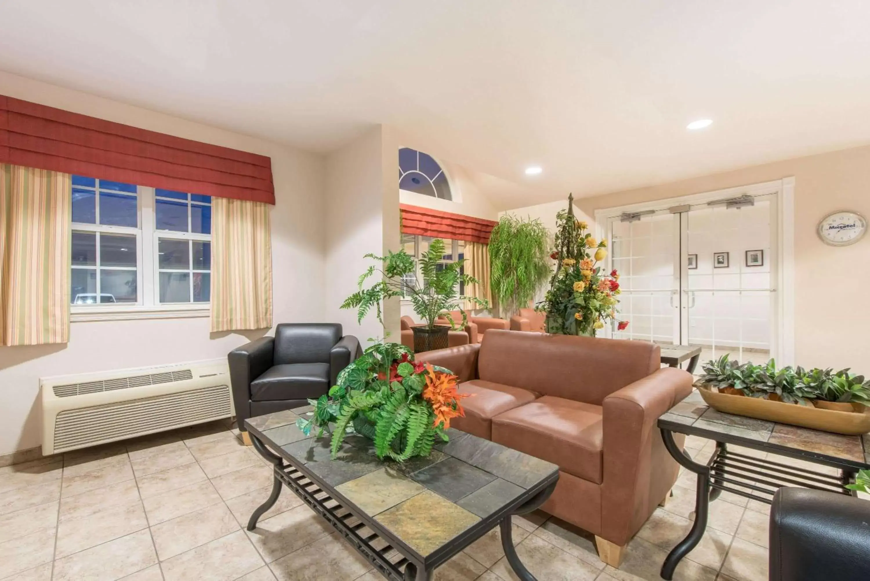 Lobby or reception in Microtel Inn & Suites by Wyndham Altus Lobby or reception in Microtel Inn & Suites by Wyndham Altus