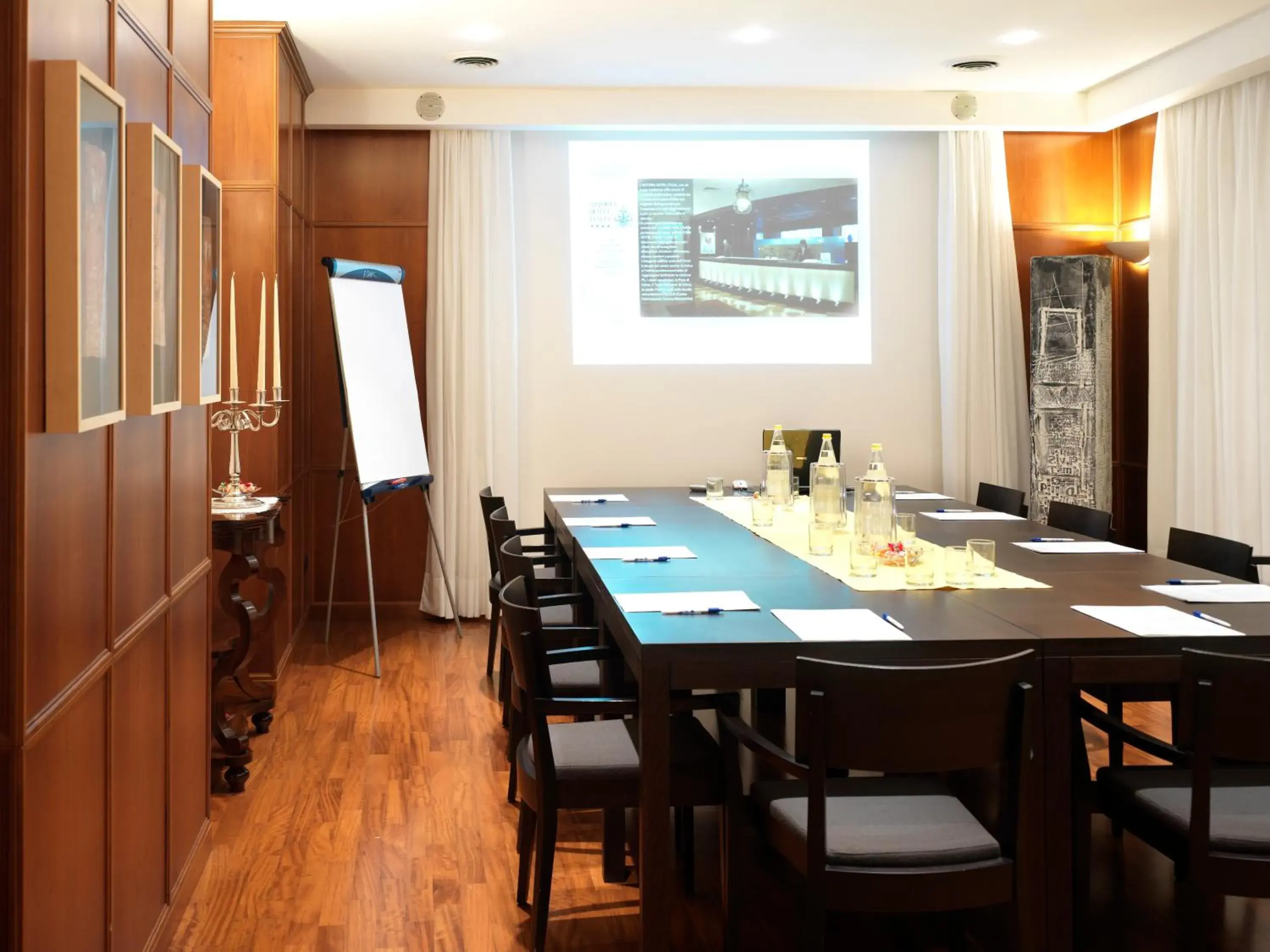 Business facilities in Astoria Hotel Italia