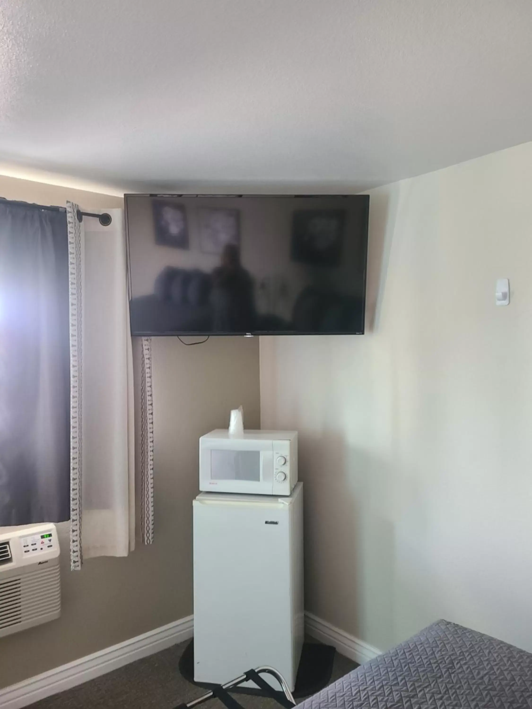 TV and multimedia, Bathroom in Red Rock Motel