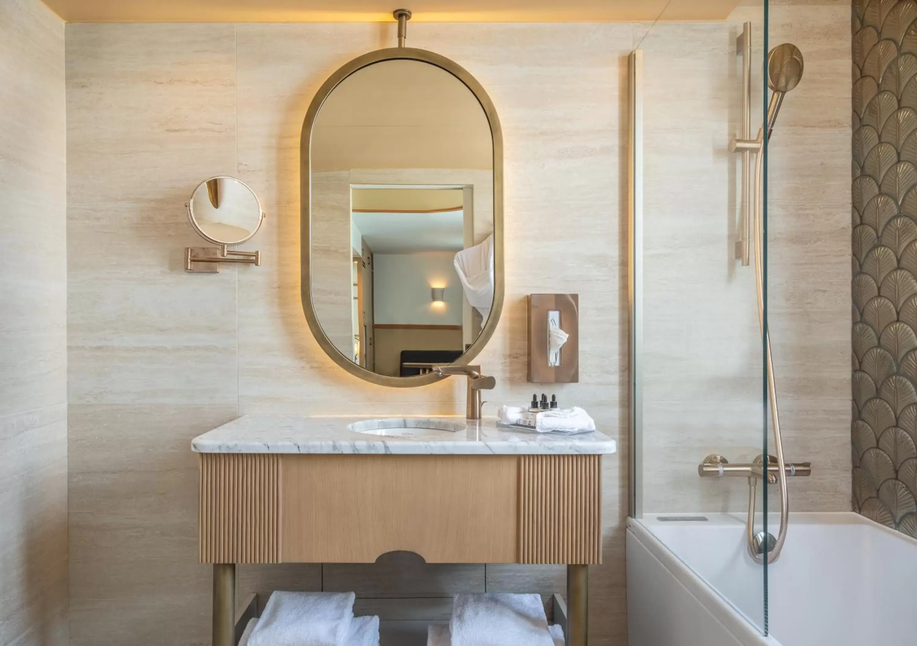 Bathroom in Hôtel Le Monna Lisa by Inwood Hotels