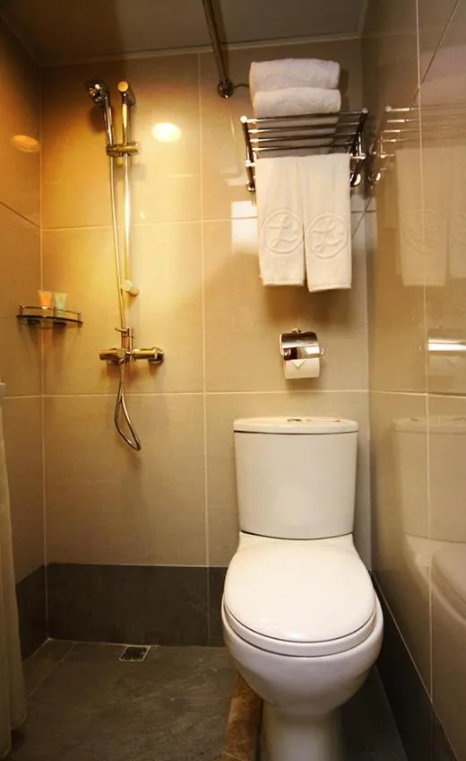 Bathroom in Lander Hotel Prince Edward