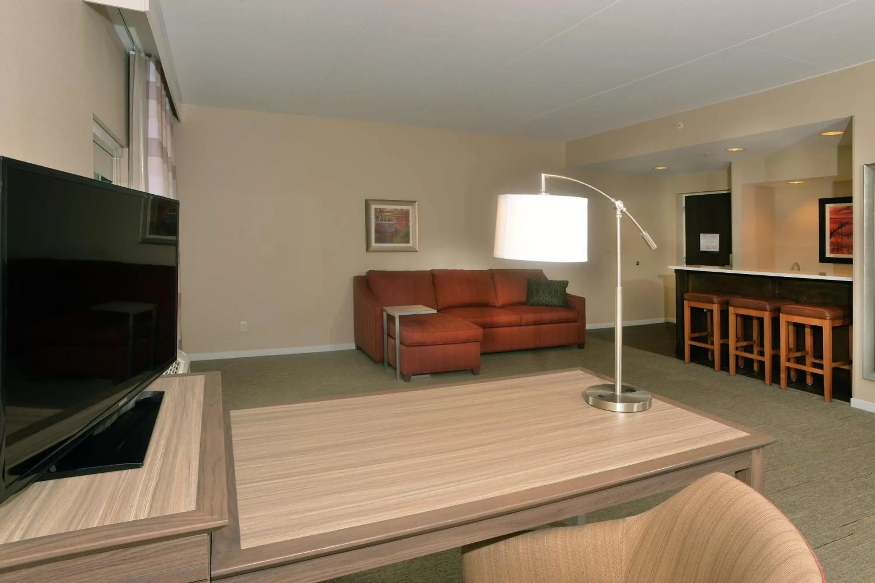 Bedroom, TV/Entertainment Center in Hampton Inn Springfield-Southeast, MO