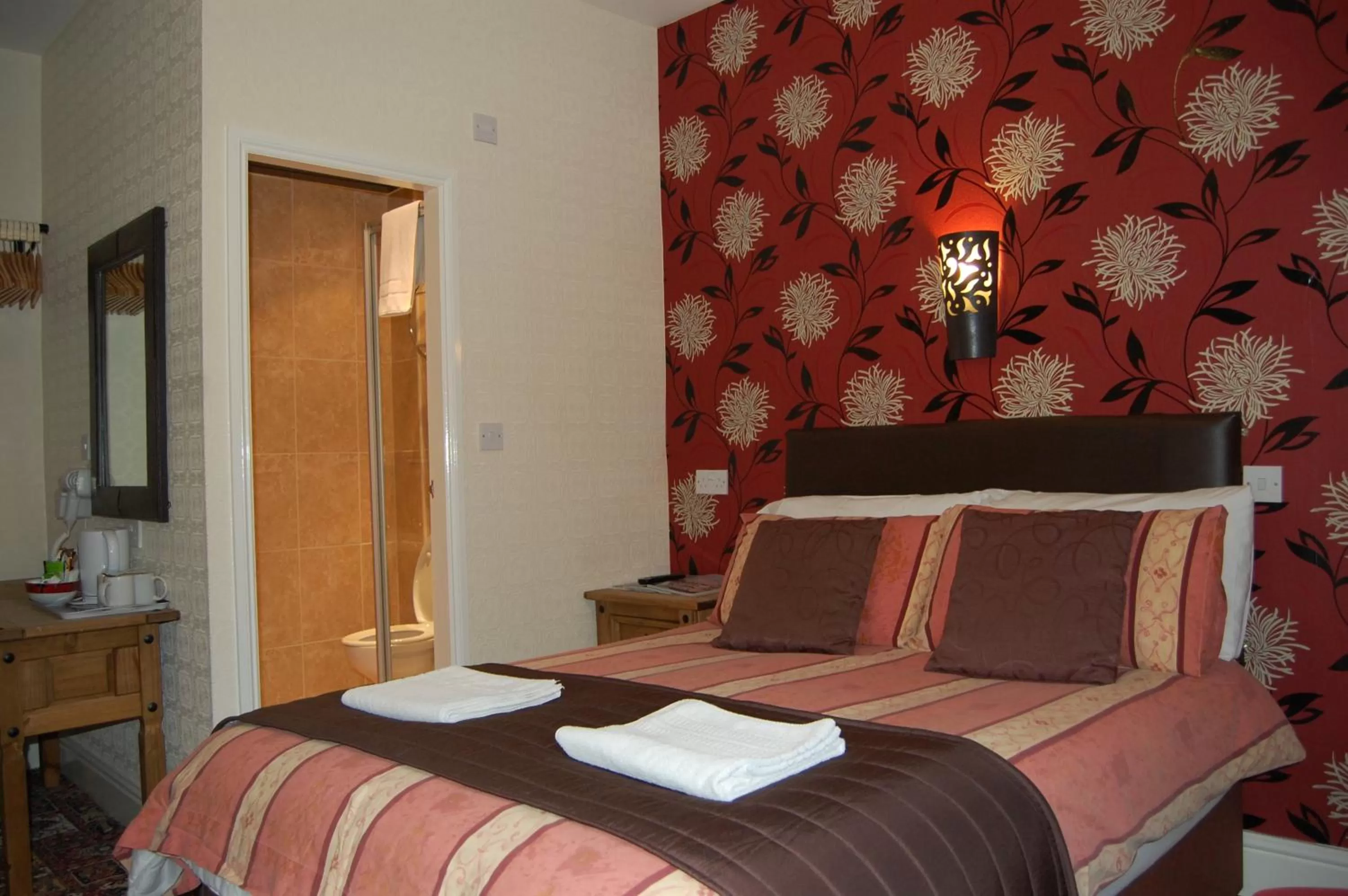 Bedroom, Bed in The Trafford Hotel