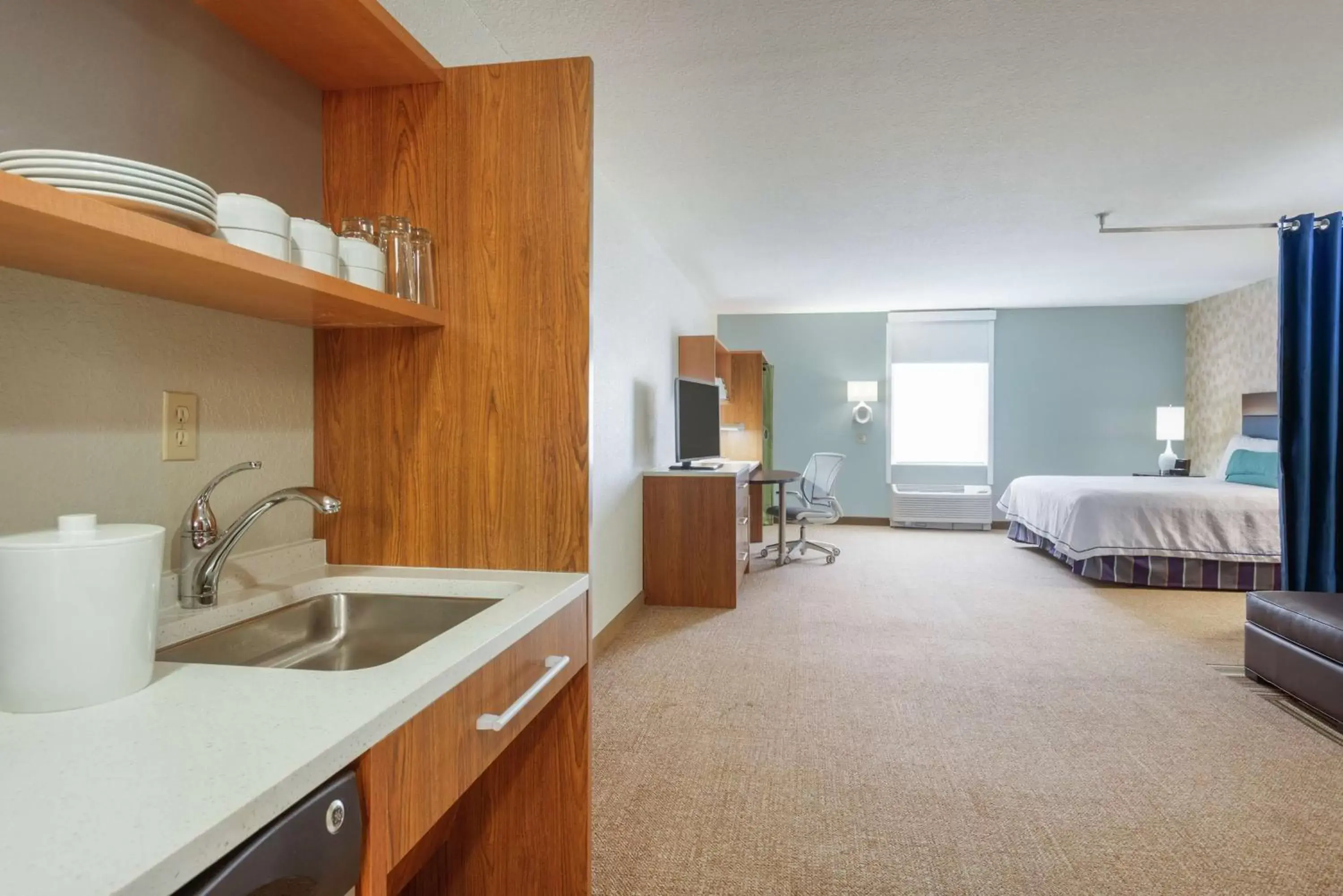 Bedroom, Kitchen/Kitchenette in Home2 Suites by Hilton Florida City