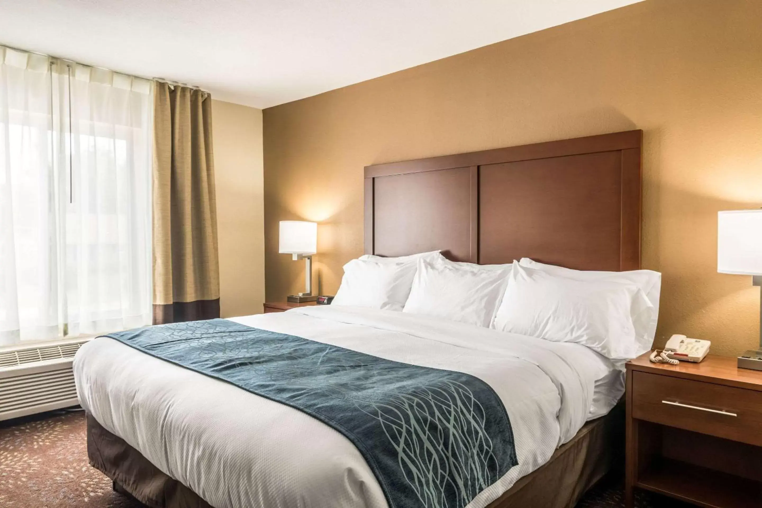 Photo of the whole room, Bed in Comfort Inn & Suites - Hannibal Photo of the whole room, Bed in Comfort Inn & Suites - Hannibal