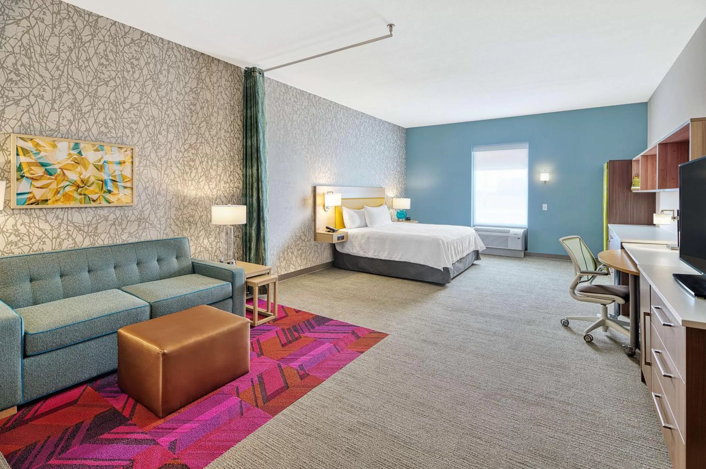 Living room, Bed in Home2 Suites By Hilton Batesville