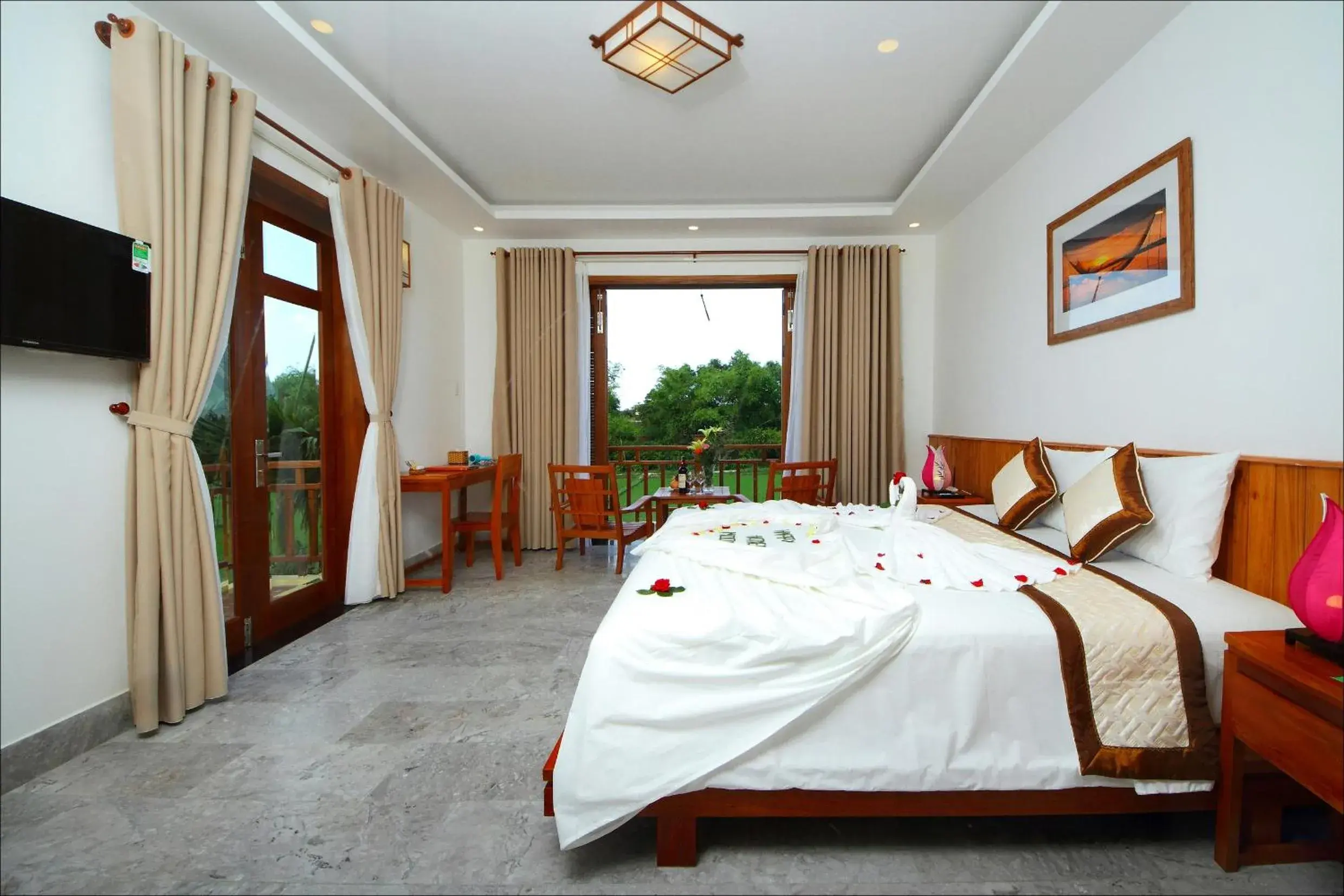 Bed in Lama Villa Hoi An