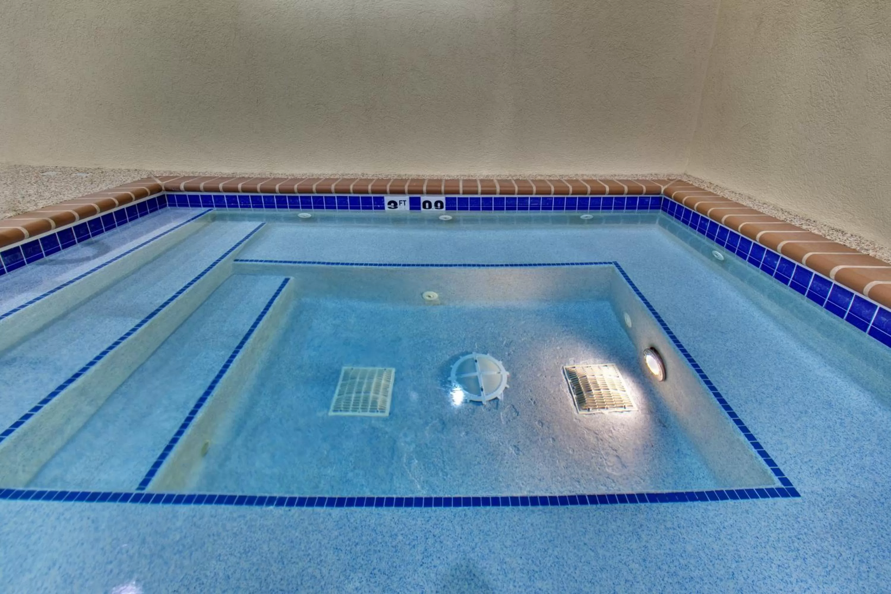 Swimming pool in Garner Hotel Brookings by IHG