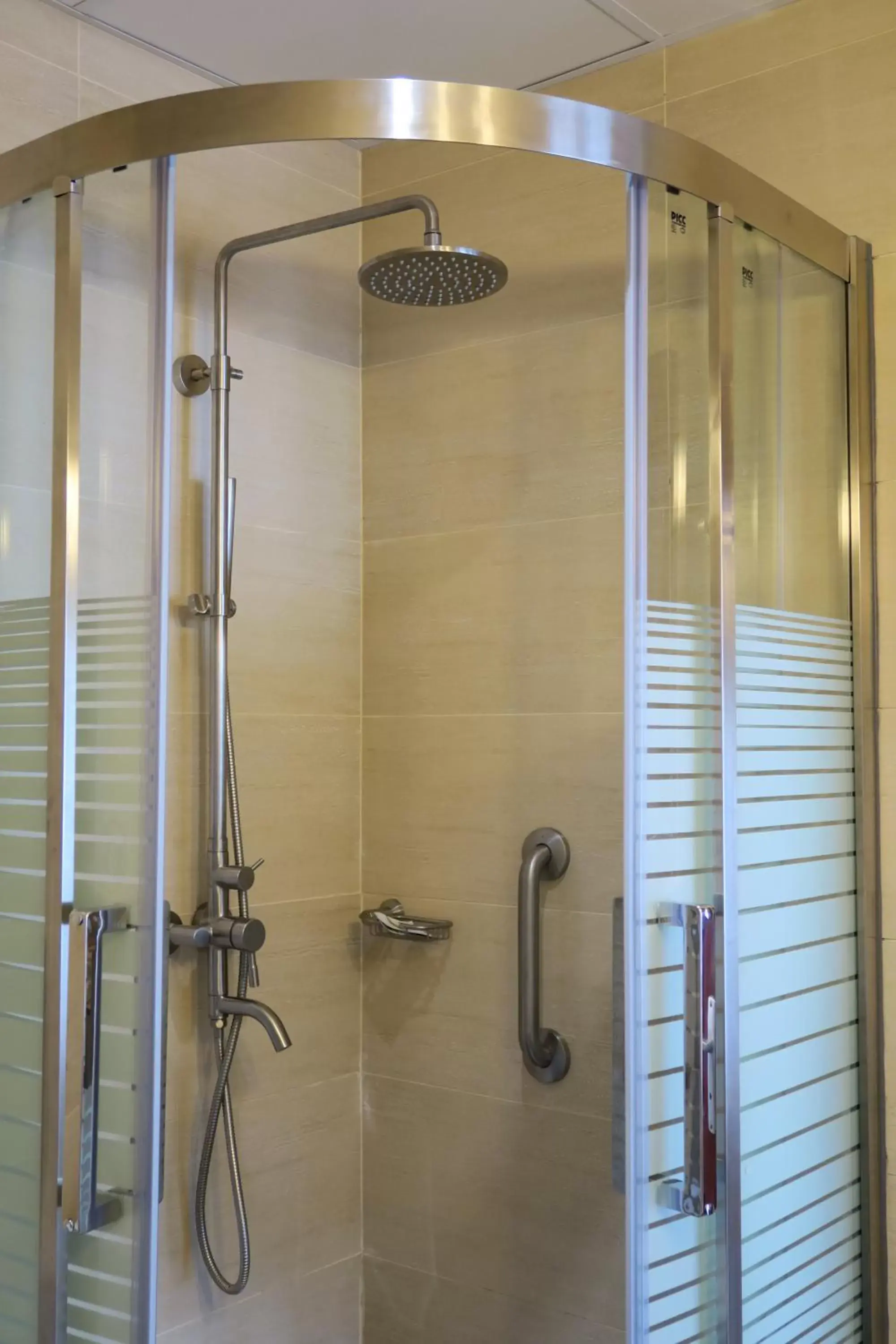 Shower, Bathroom in Central Hotel