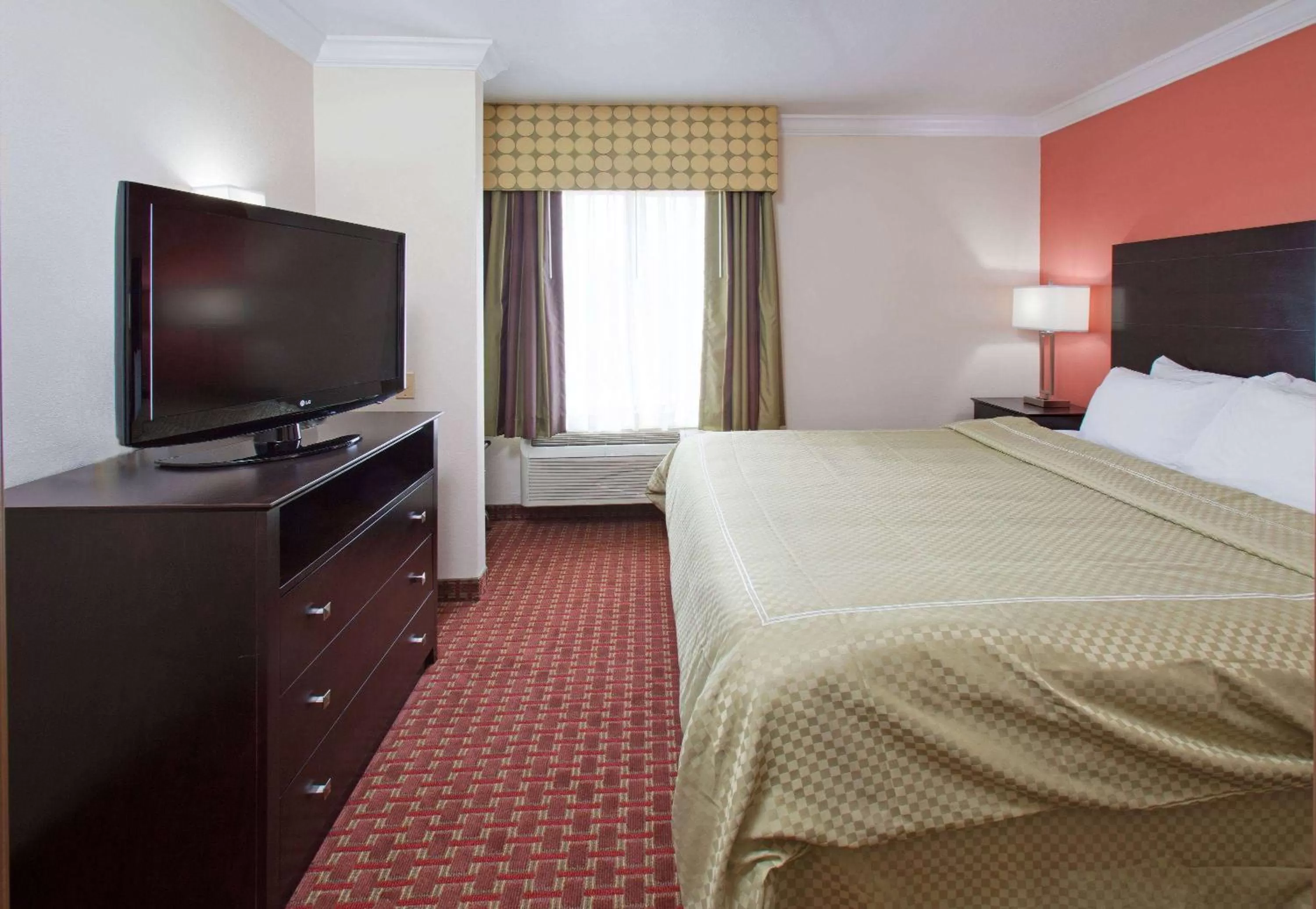 Photo of the whole room, Bed in AmericInn by Wyndham Johnston Des Moines