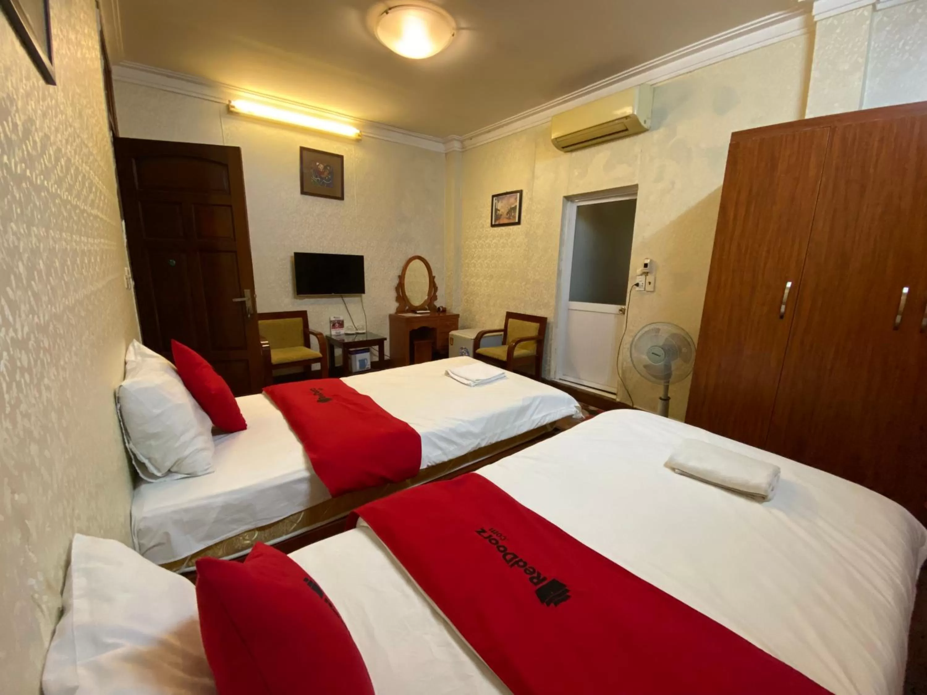 Photo of the whole room, Bed in Sophie hotel