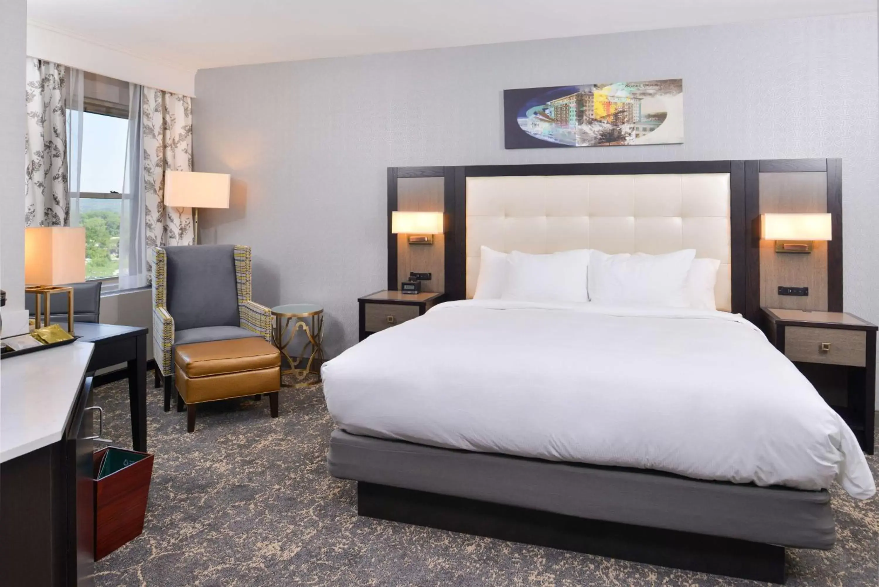 Bedroom, Bed in DoubleTree by Hilton Utica