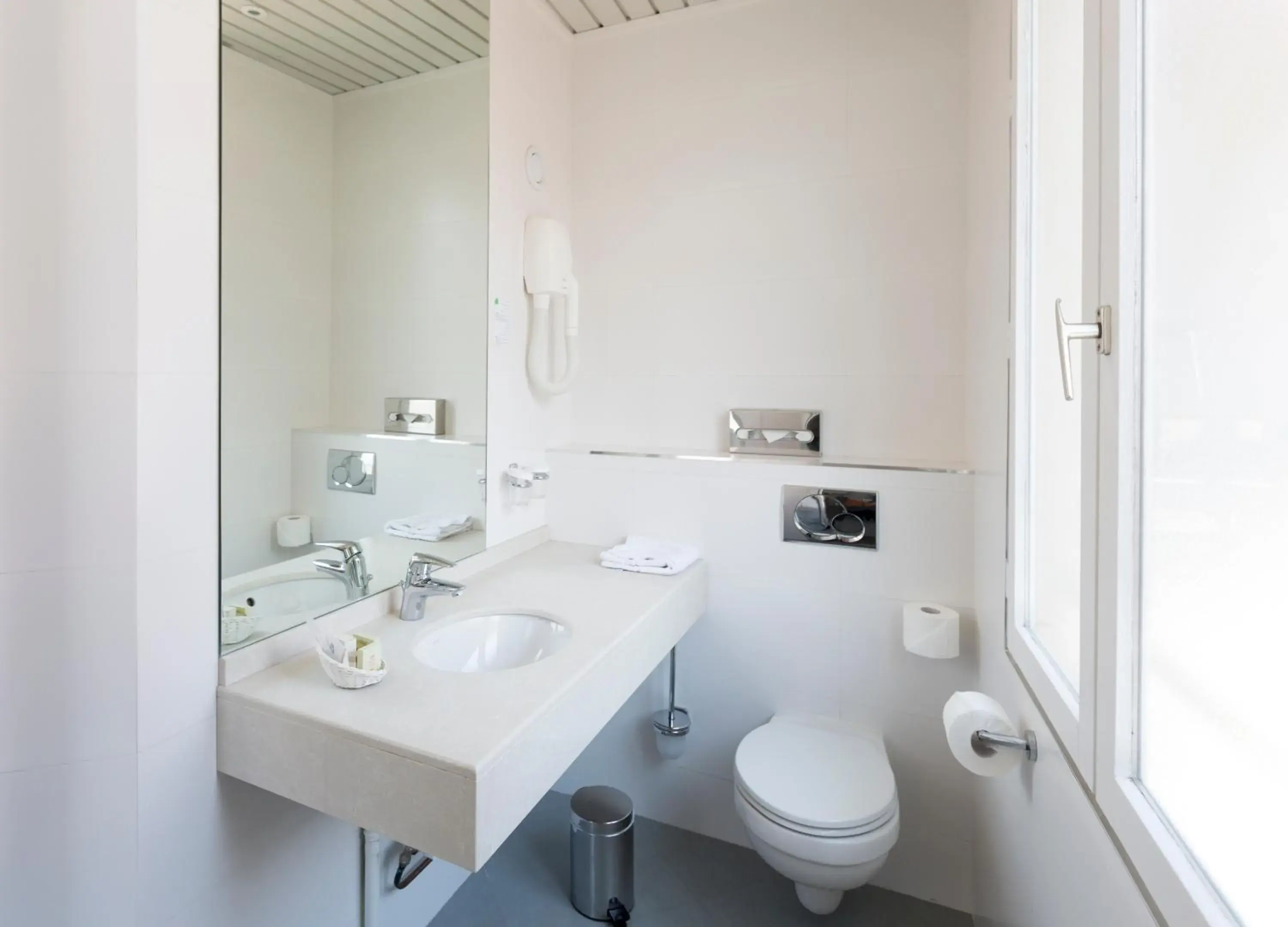 Bathroom in HÃ´tel la Residence Du Berry