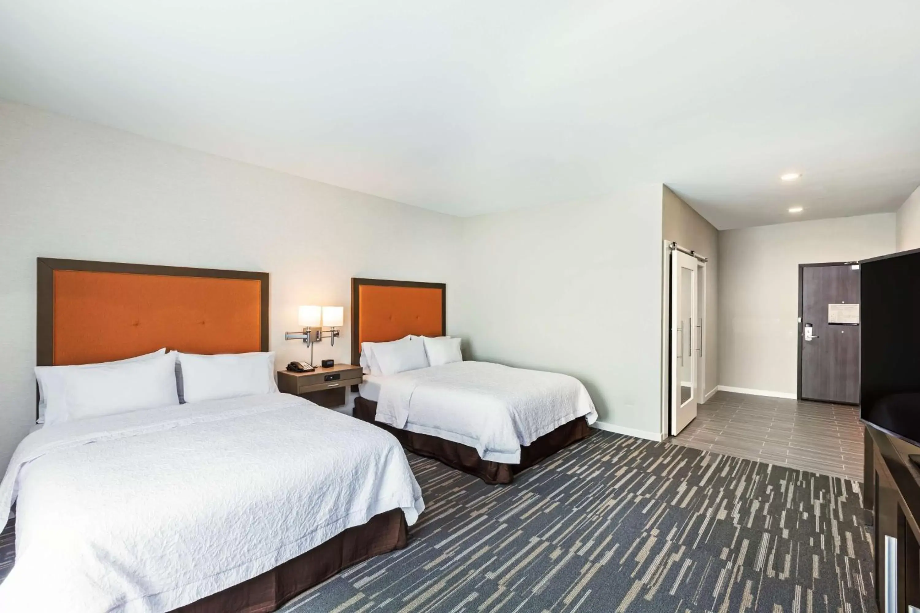 Bed in Hampton Inn & Suites Houston/Atascocita, Tx