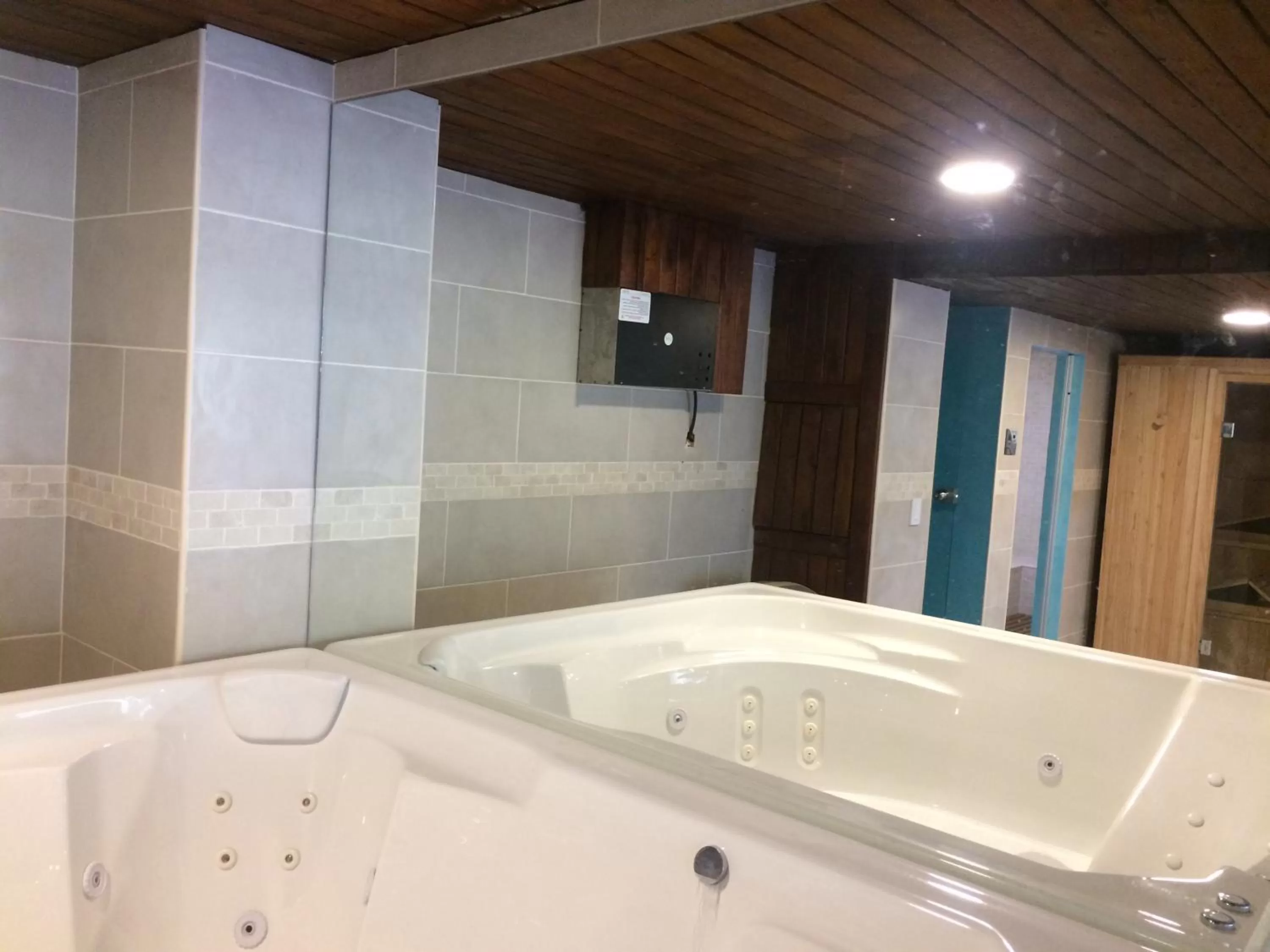 Hot Tub in La Ysidora Hotel & Spa