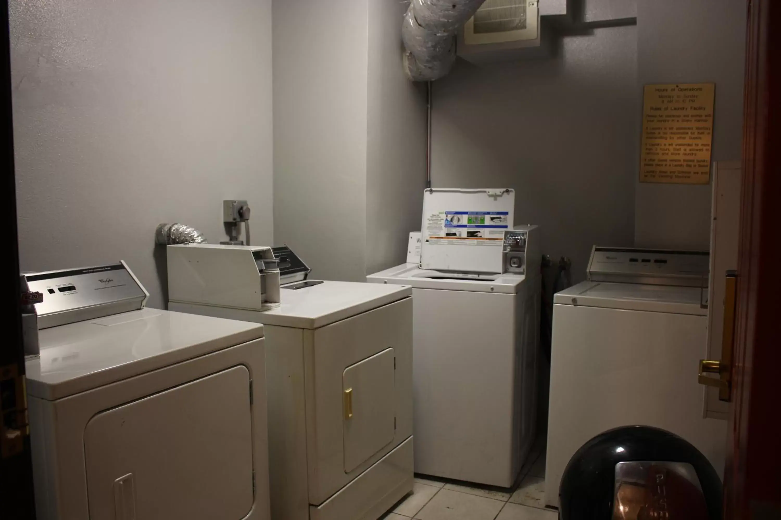 Kitchen/Kitchenette in Rodeway Inn & Suites