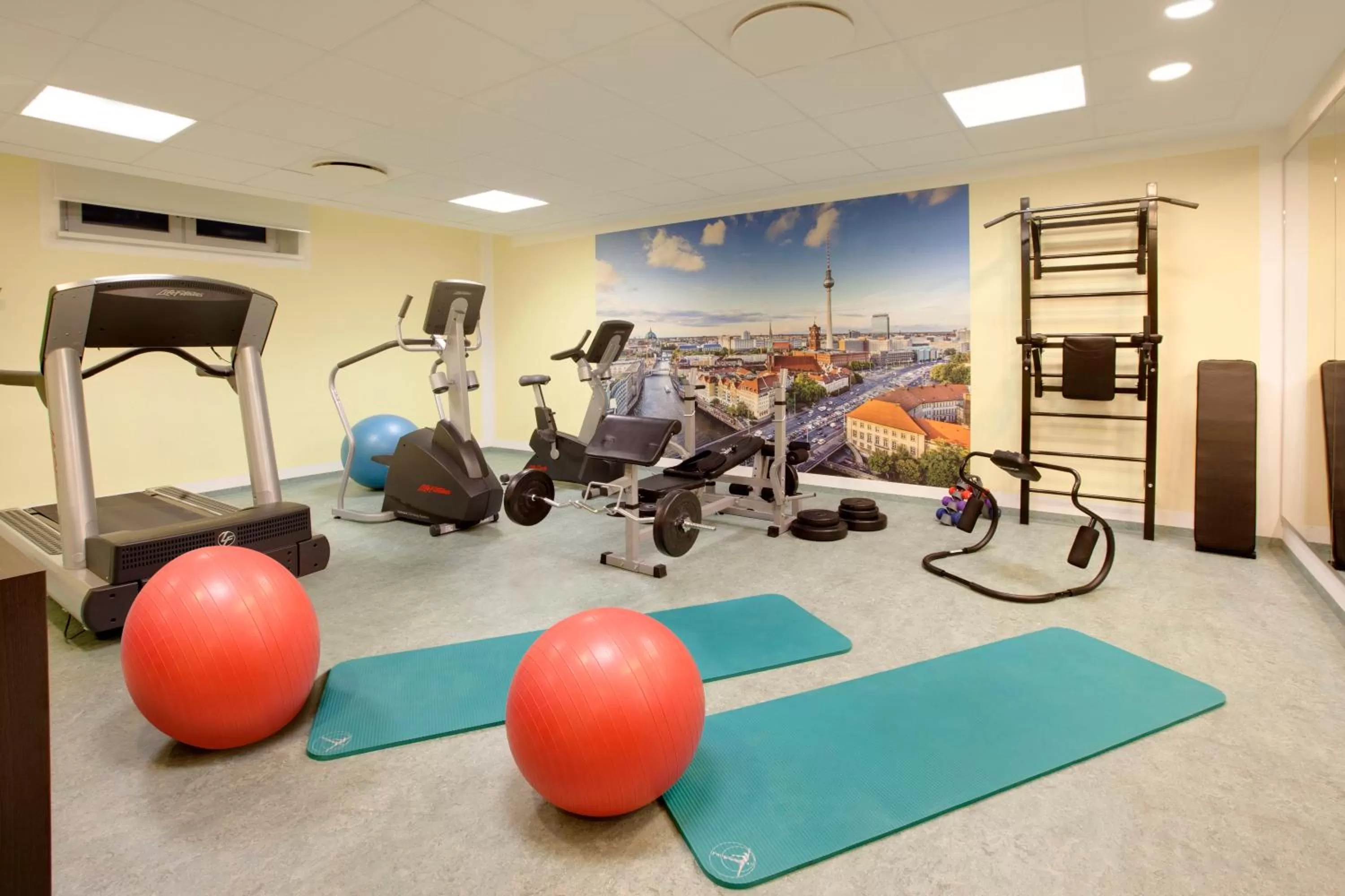 Fitness centre/facilities in Holiday Inn Berlin City East Side by IHG