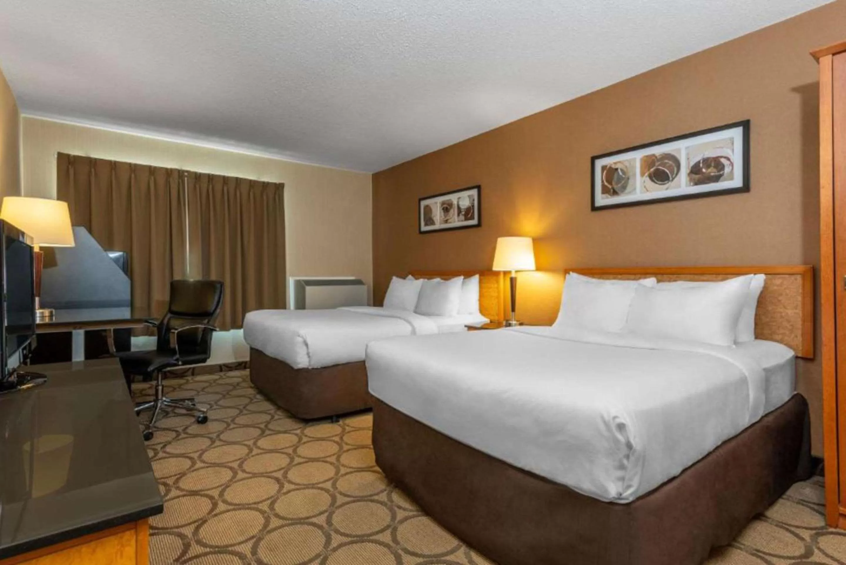 Photo of the whole room, Bed in Comfort Inn