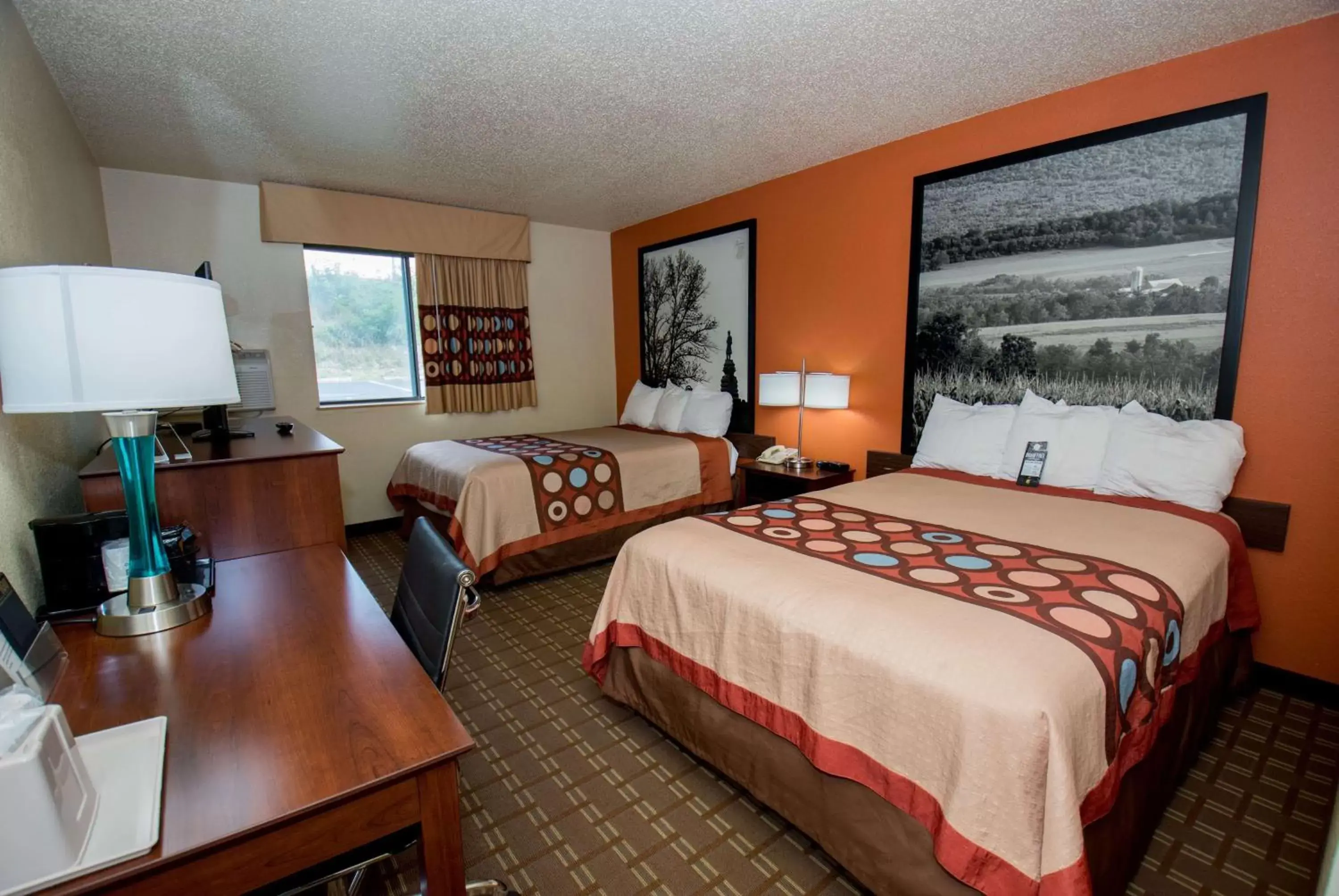 Photo of the whole room in Super 8 by Wyndham Altoona